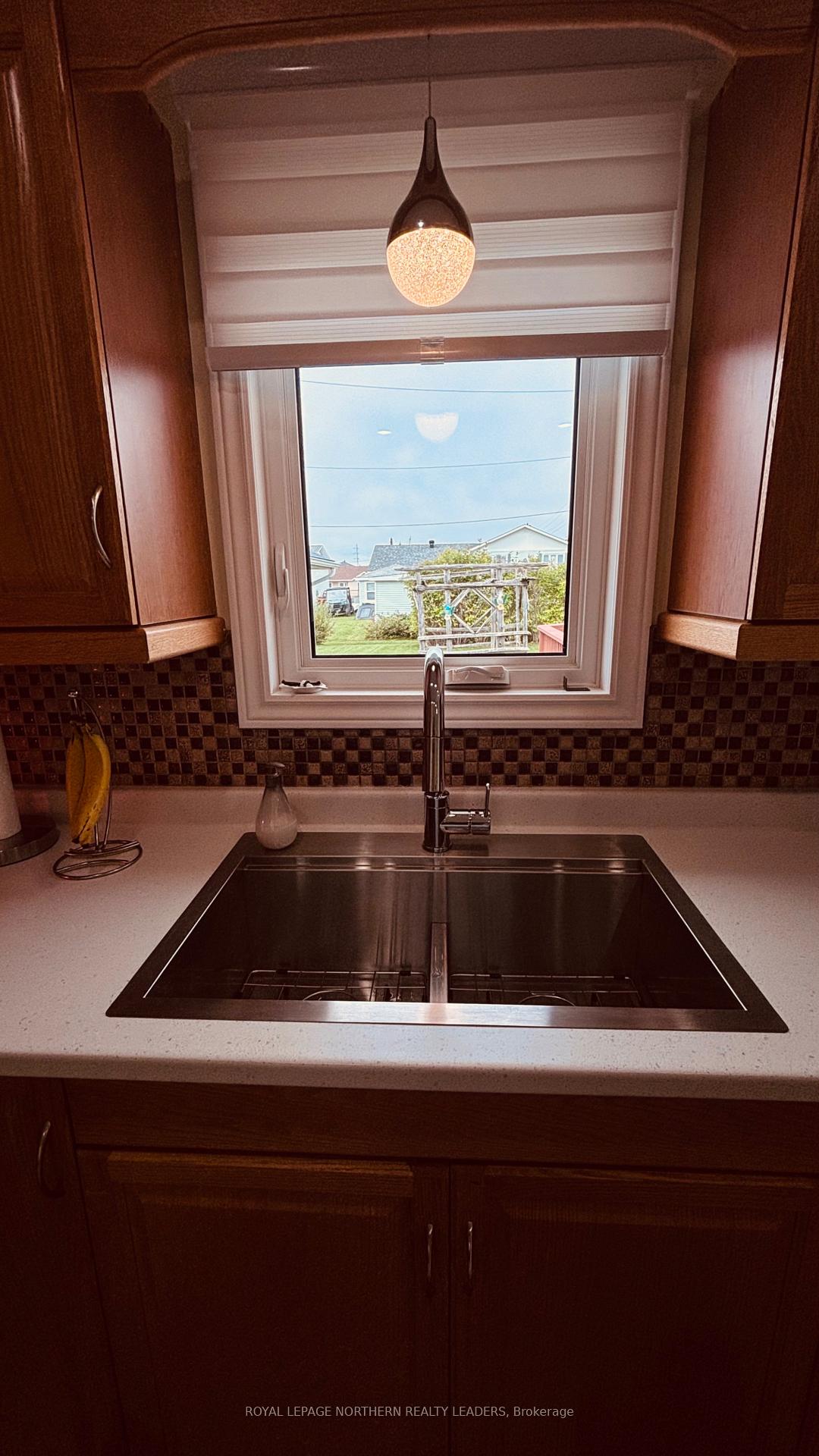 Photo 12 of 65 Connaught Avenue S, Cochrane — HOMEH