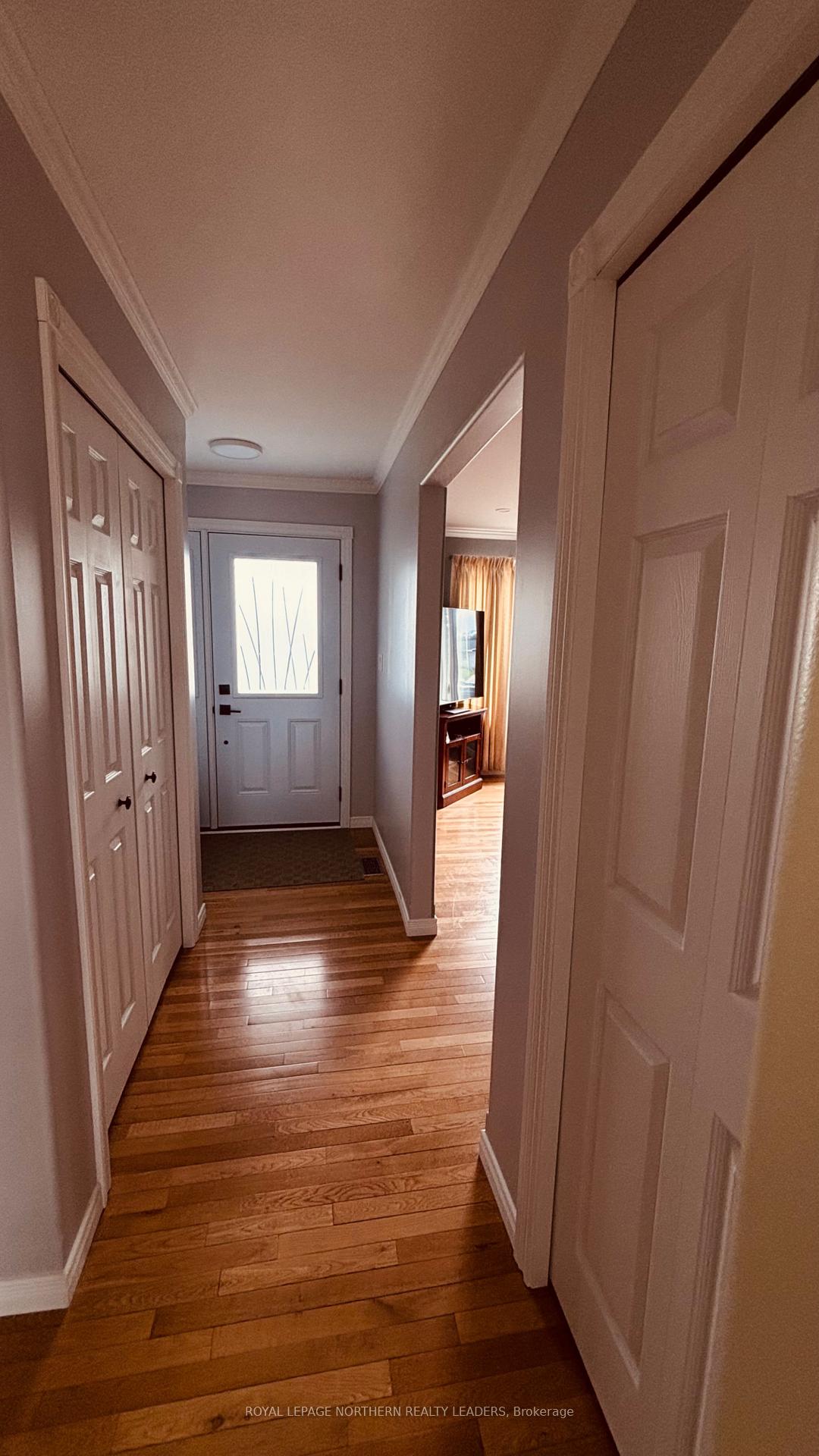 Photo 14 of 65 Connaught Avenue S, Cochrane — HOMEH