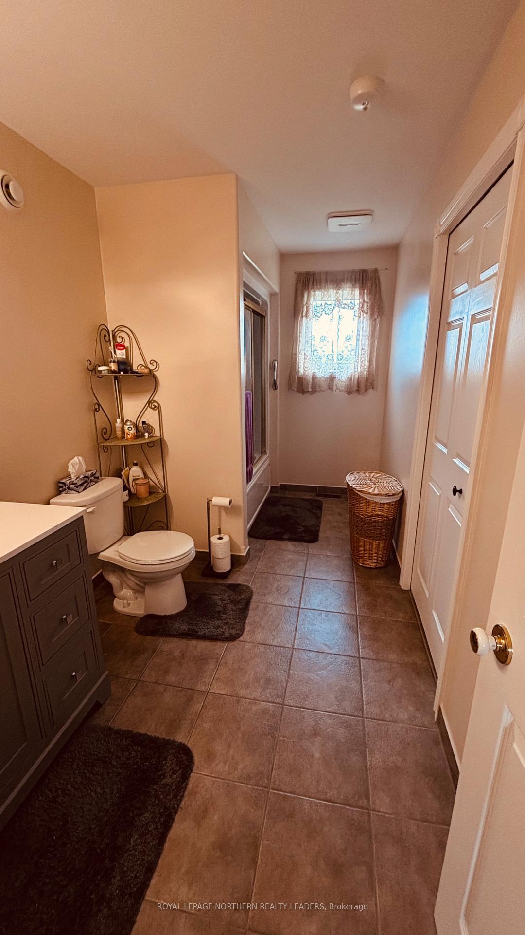 Photo 21 of 65 Connaught Avenue S, Cochrane — HOMEH