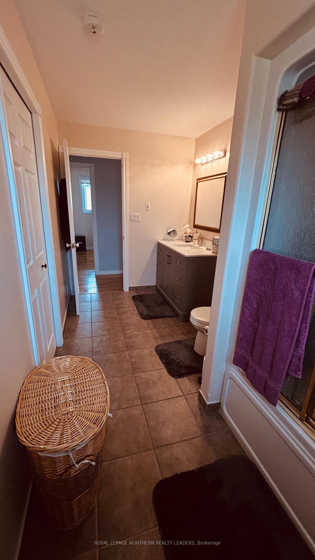 Photo 22 of 65 Connaught Avenue S, Cochrane — HOMEH