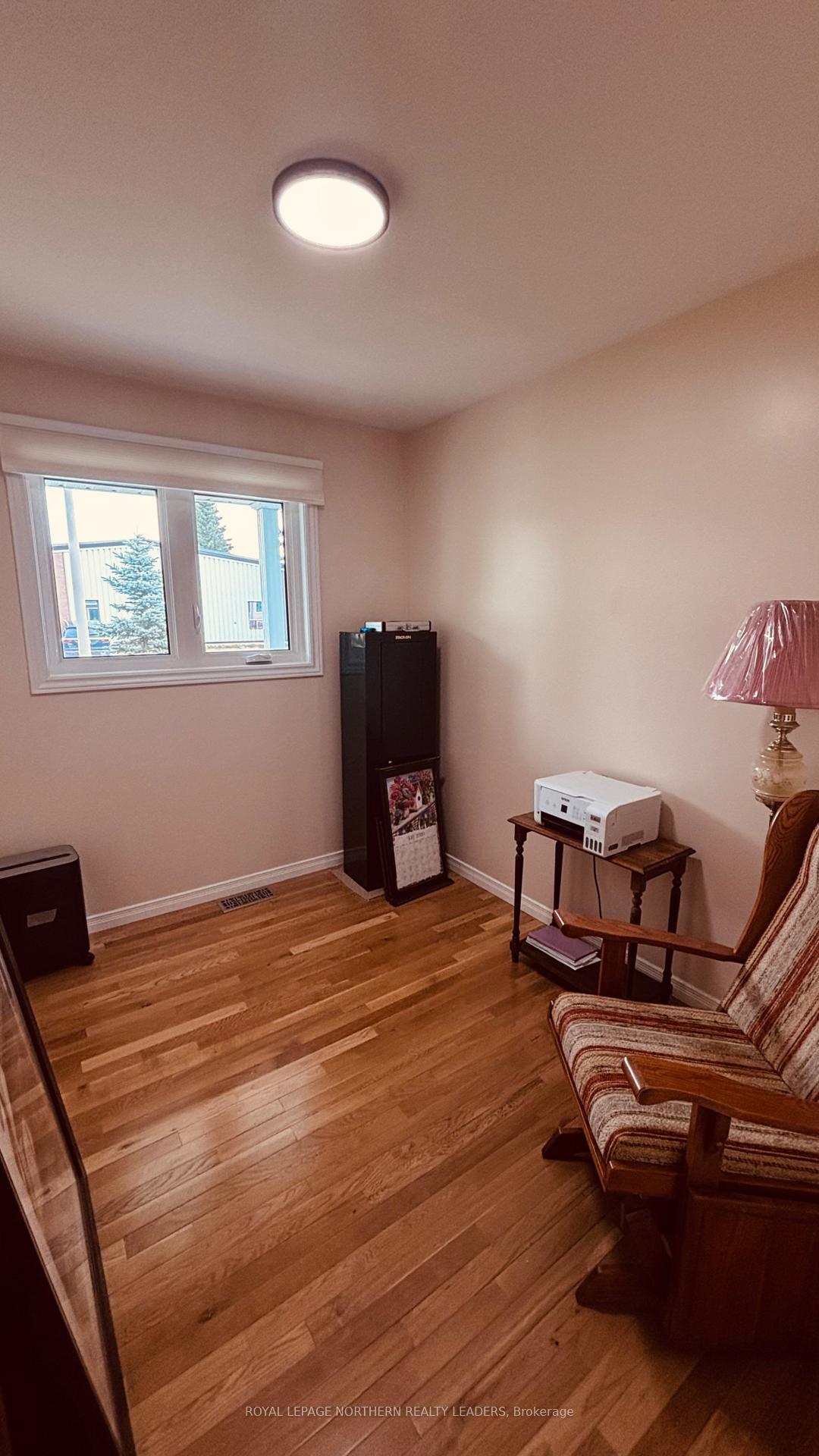 Photo 27 of 65 Connaught Avenue S, Cochrane — HOMEH