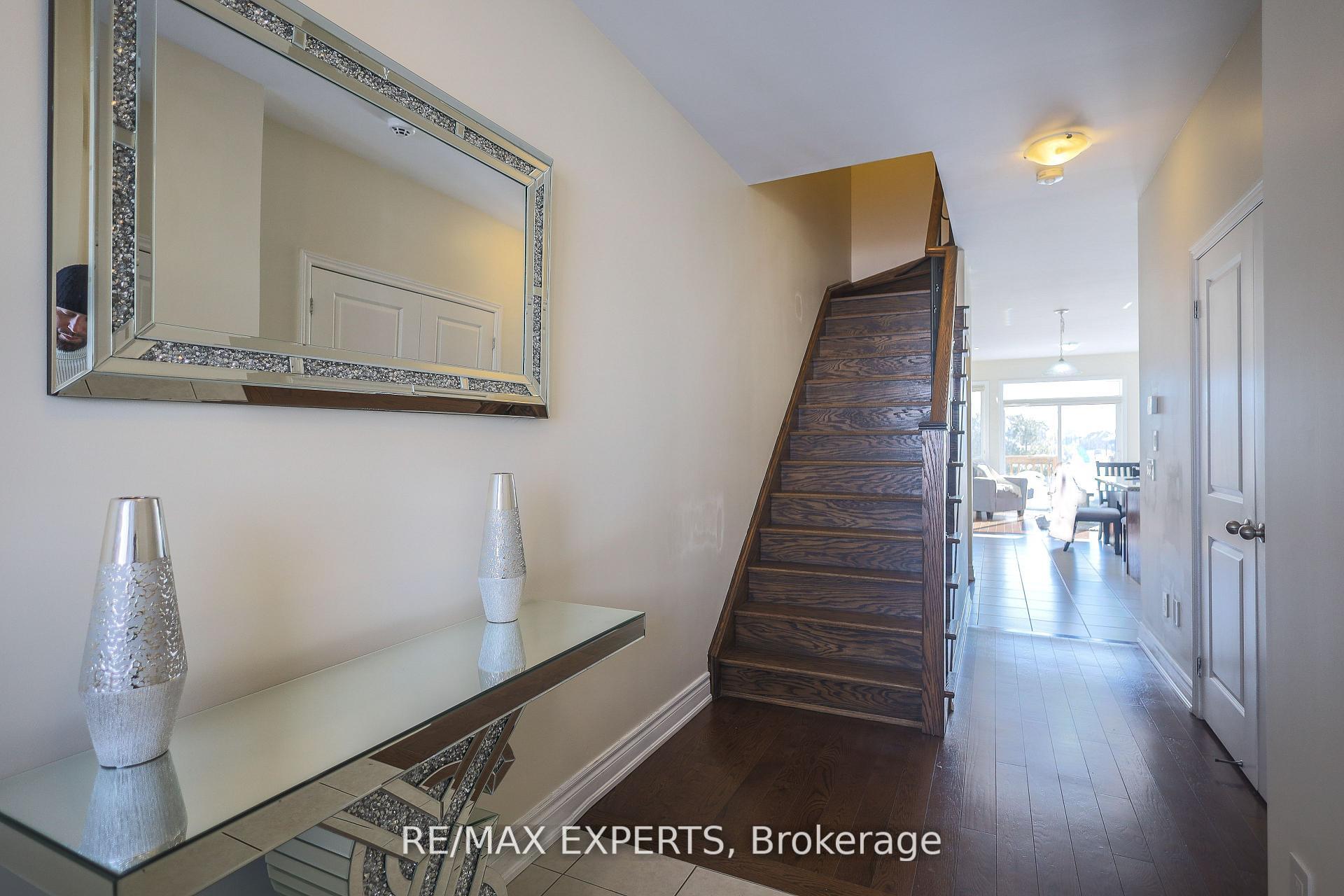 Photo 13 of 27 Hogan Manor Drive, Brampton, Northwest Brampton — HOMEH