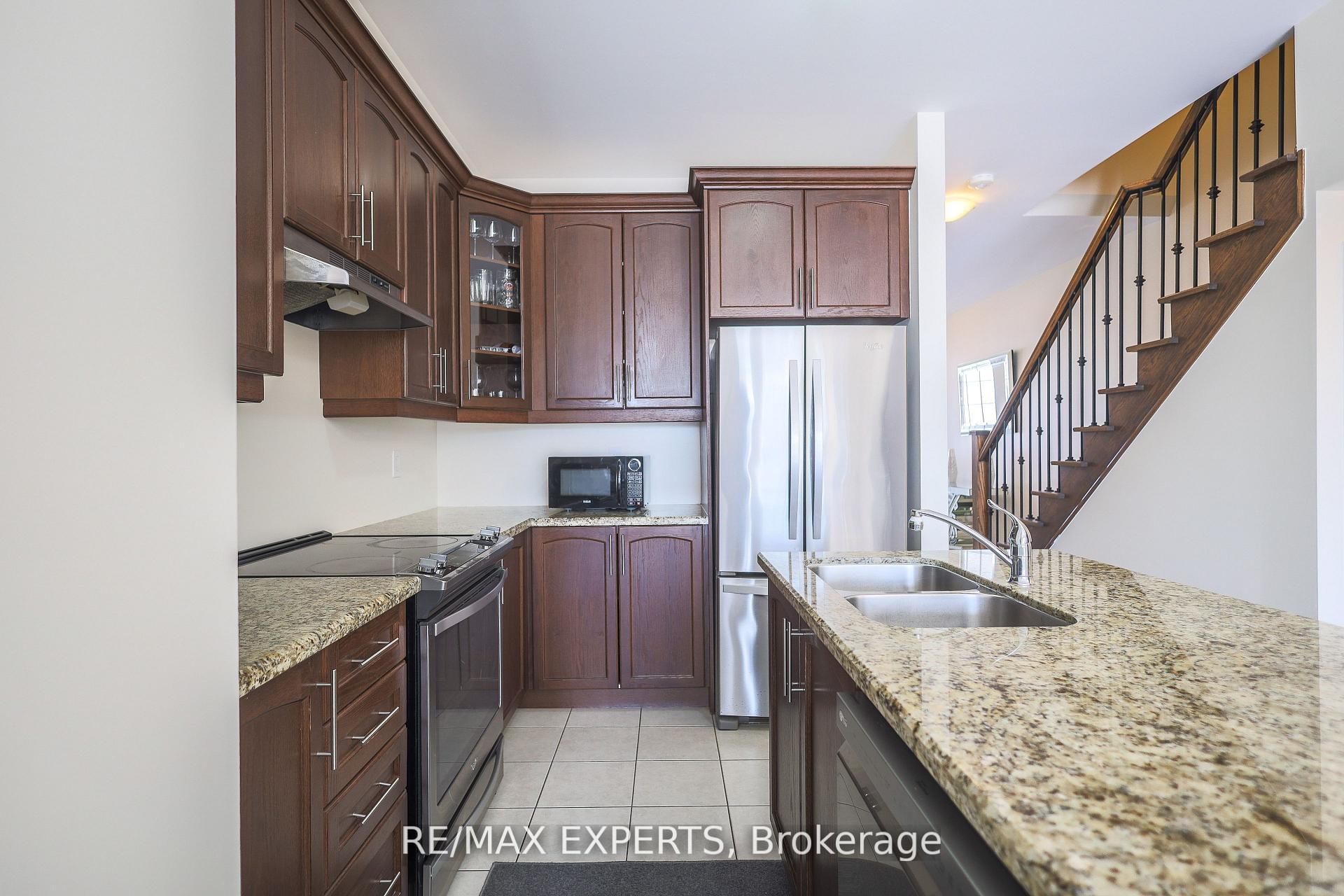 Photo 6 of 27 Hogan Manor Drive, Brampton, Northwest Brampton — HOMEH