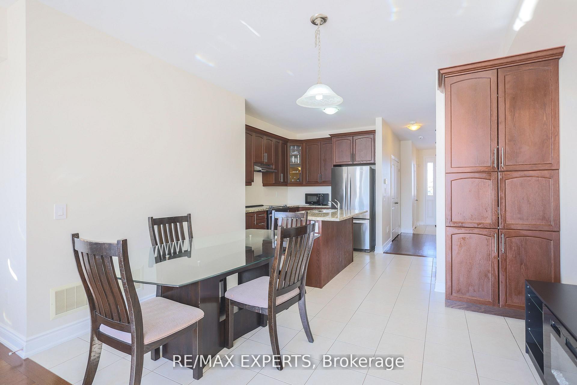Photo 10 of 27 Hogan Manor Drive, Brampton, Northwest Brampton — HOMEH