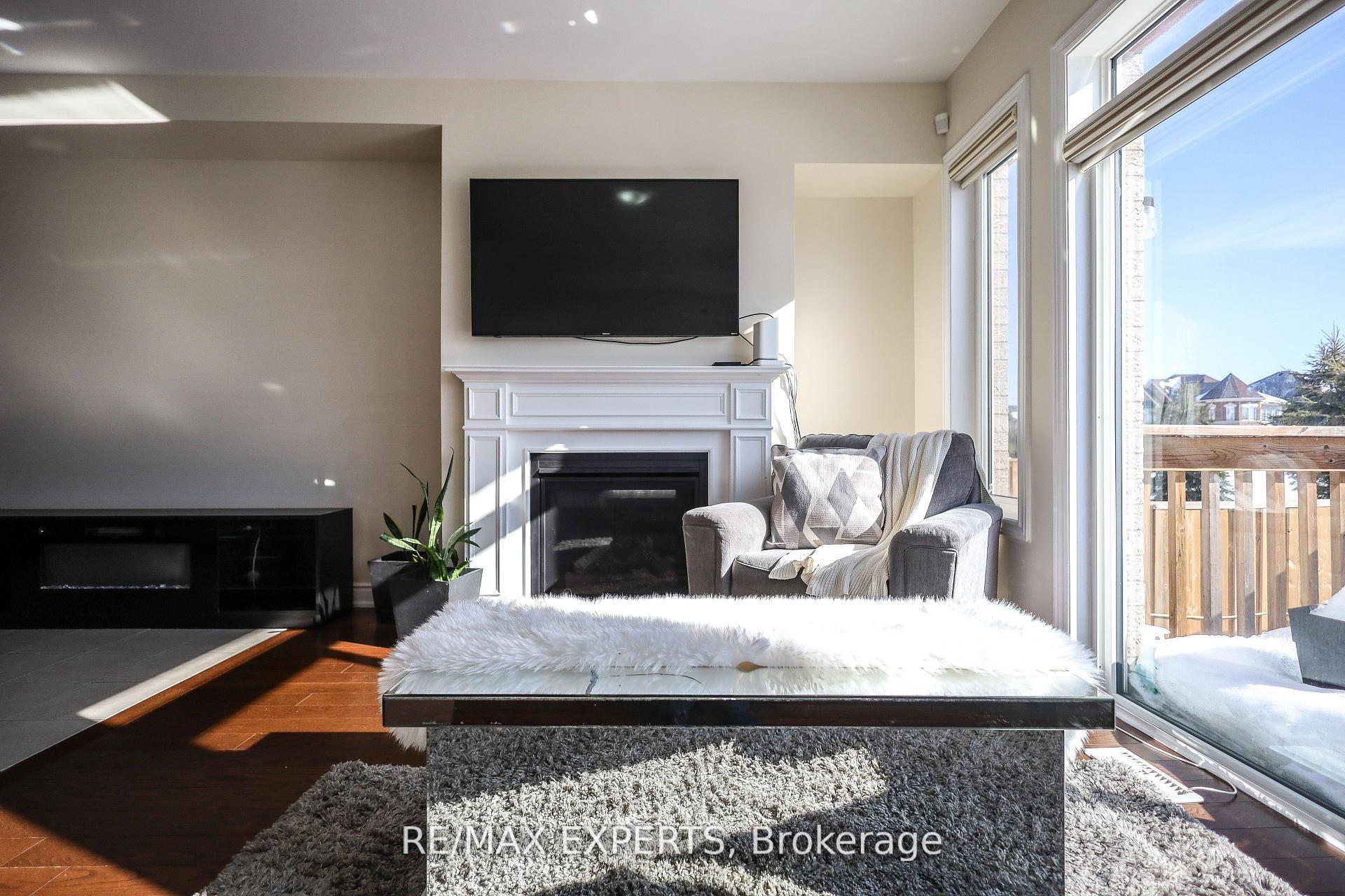 Photo 15 of 27 Hogan Manor Drive, Brampton, Northwest Brampton — HOMEH