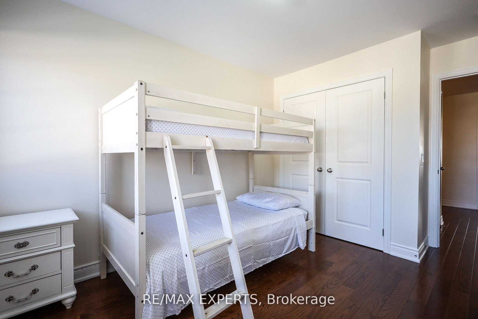 Photo 17 of 27 Hogan Manor Drive, Brampton, Northwest Brampton — HOMEH