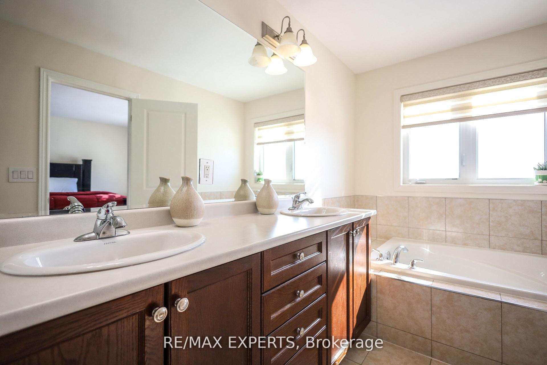 Photo 26 of 27 Hogan Manor Drive, Brampton, Northwest Brampton — HOMEH