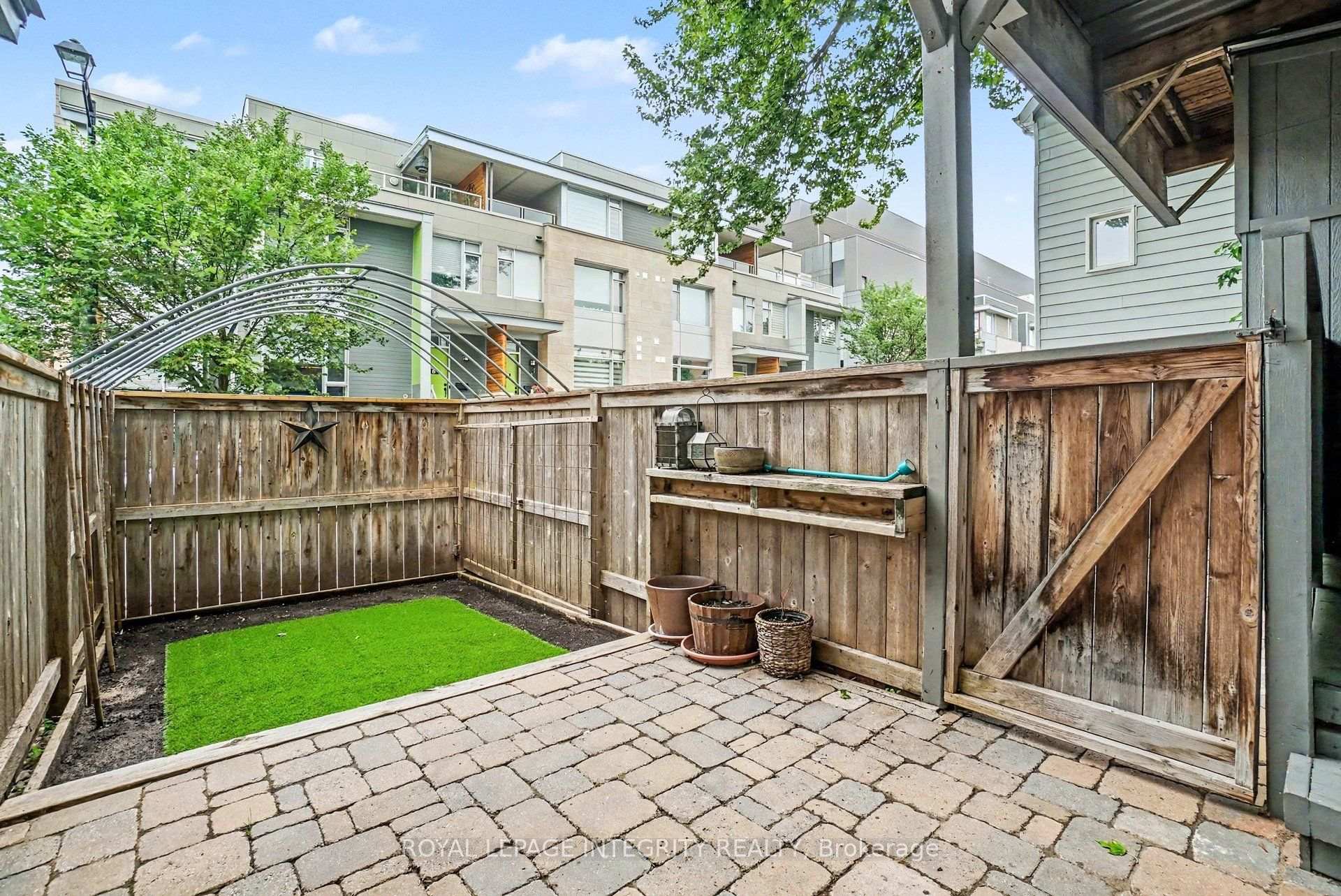 Photo 34 of 9 Holmwood Avenue, Ottawa, Glebe — HOMEH