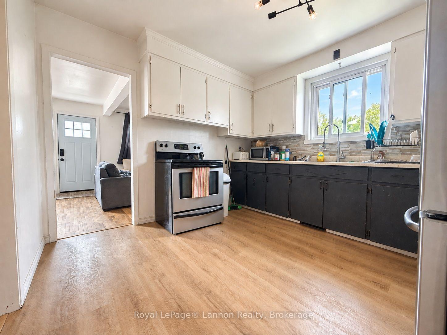 Photo 7 of 498 Grenville Avenue, Thunder Bay, Current River — HOMEH