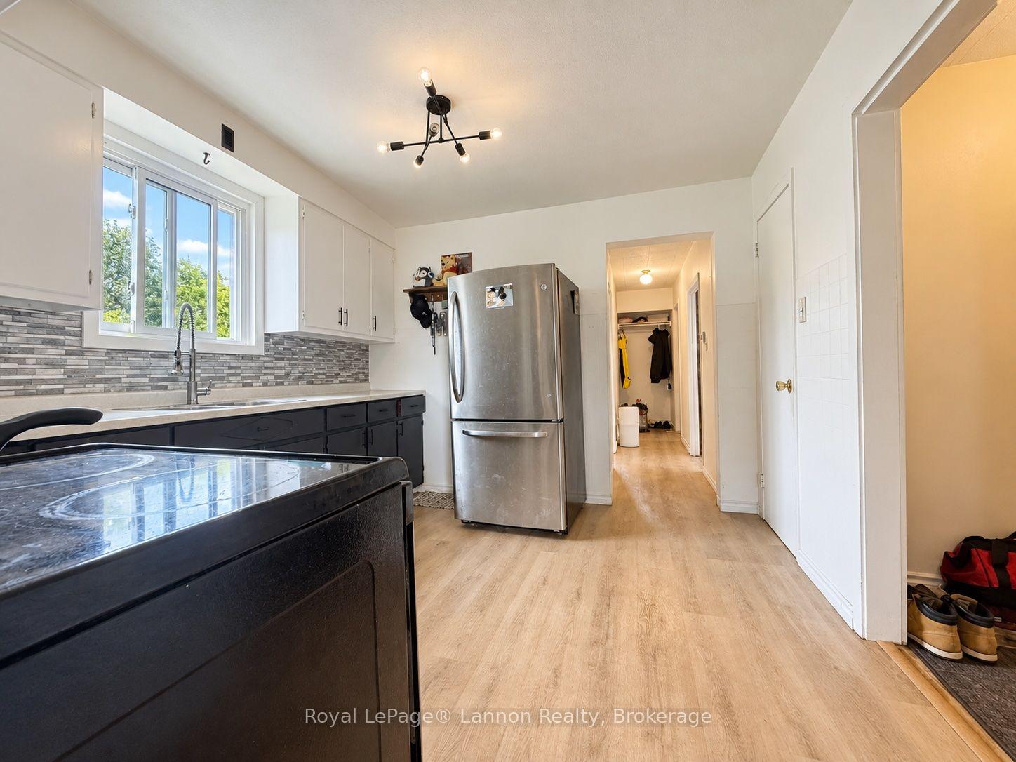 Photo 8 of 498 Grenville Avenue, Thunder Bay, Current River — HOMEH