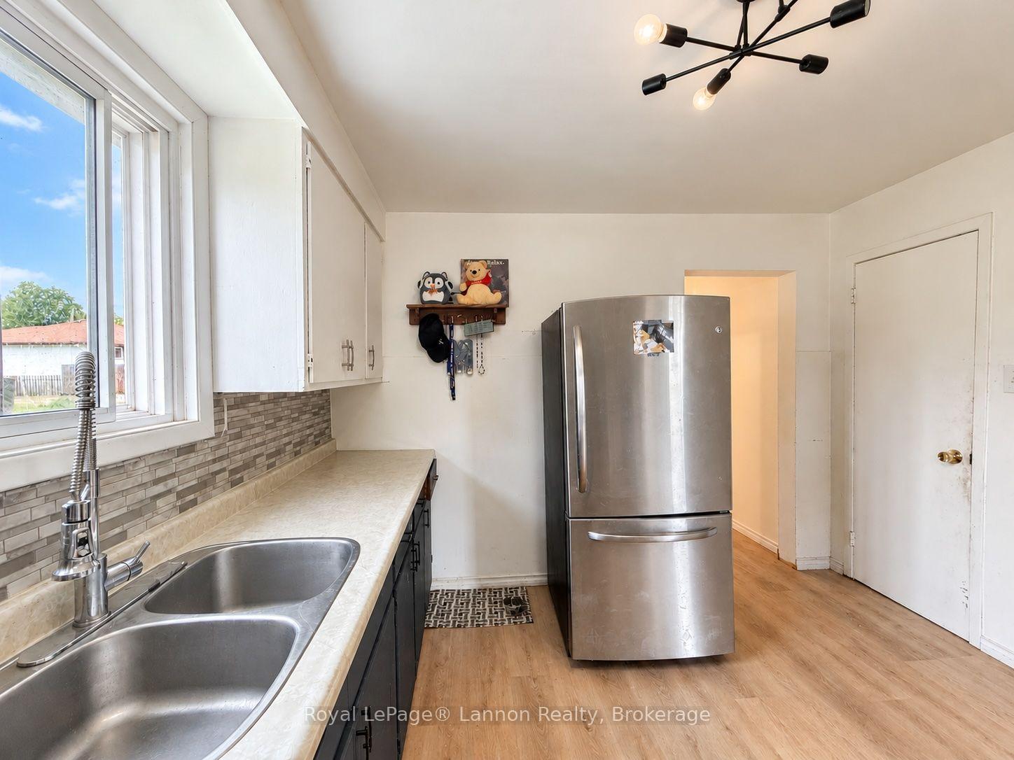 Photo 11 of 498 Grenville Avenue, Thunder Bay, Current River — HOMEH
