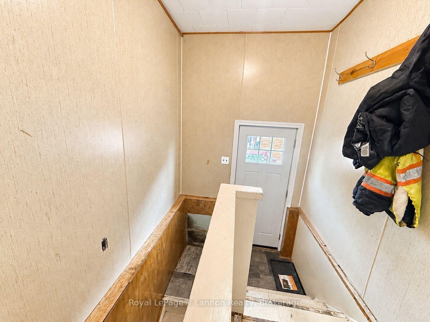 Photo 20 of 498 Grenville Avenue, Thunder Bay, Current River — HOMEH