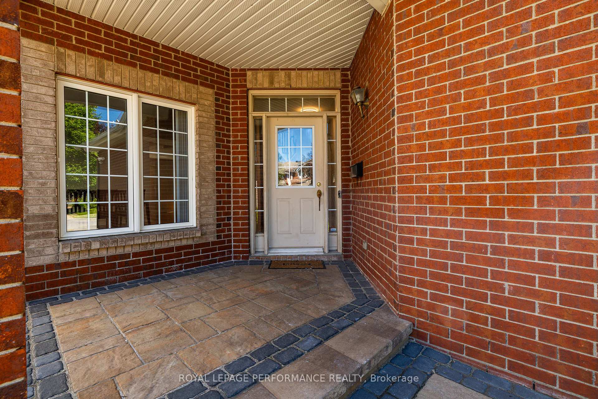 Photo 2 of 127 Finn Court, Ottawa, Ridgemont — HOMEH