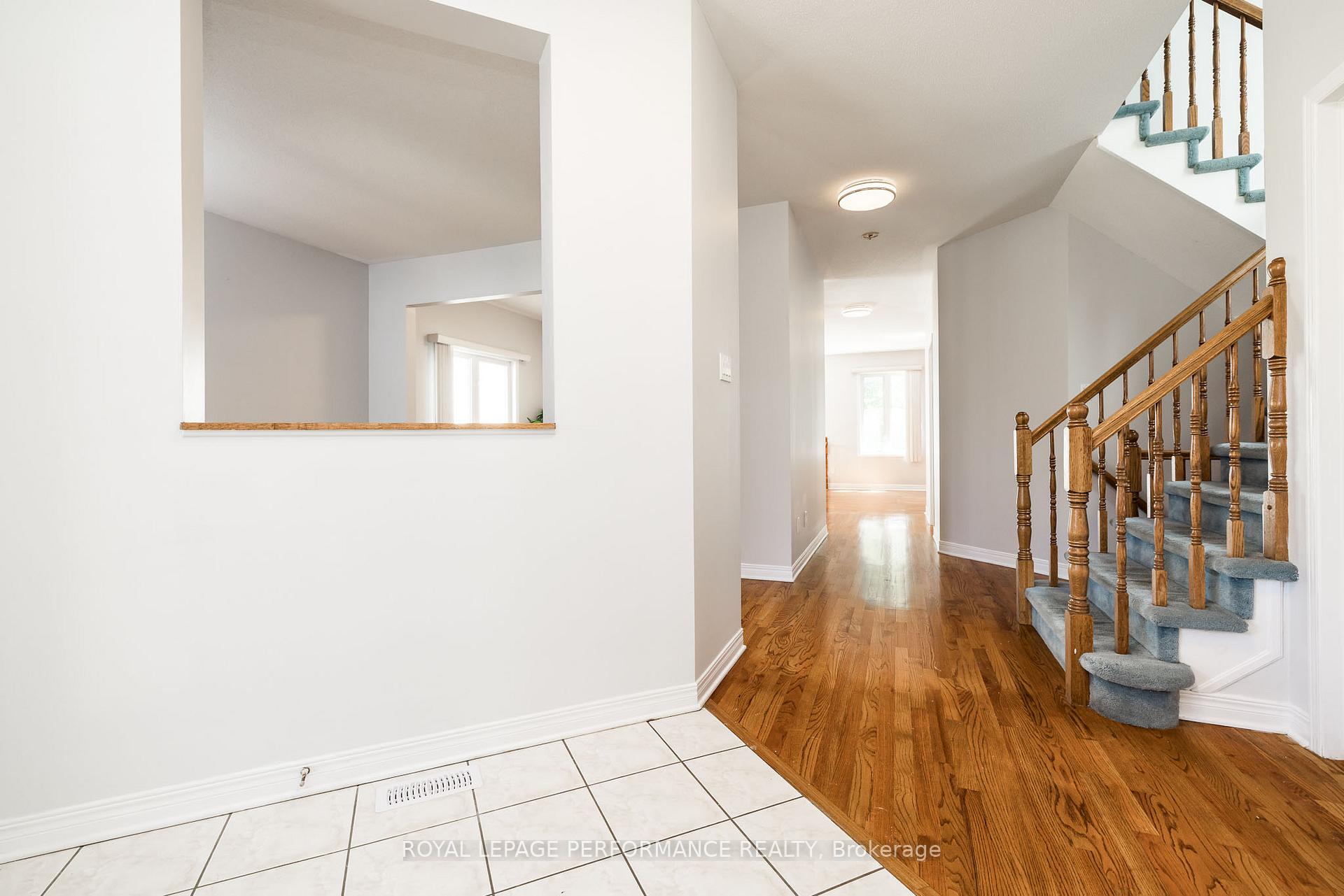 Photo 4 of 127 Finn Court, Ottawa, Ridgemont — HOMEH
