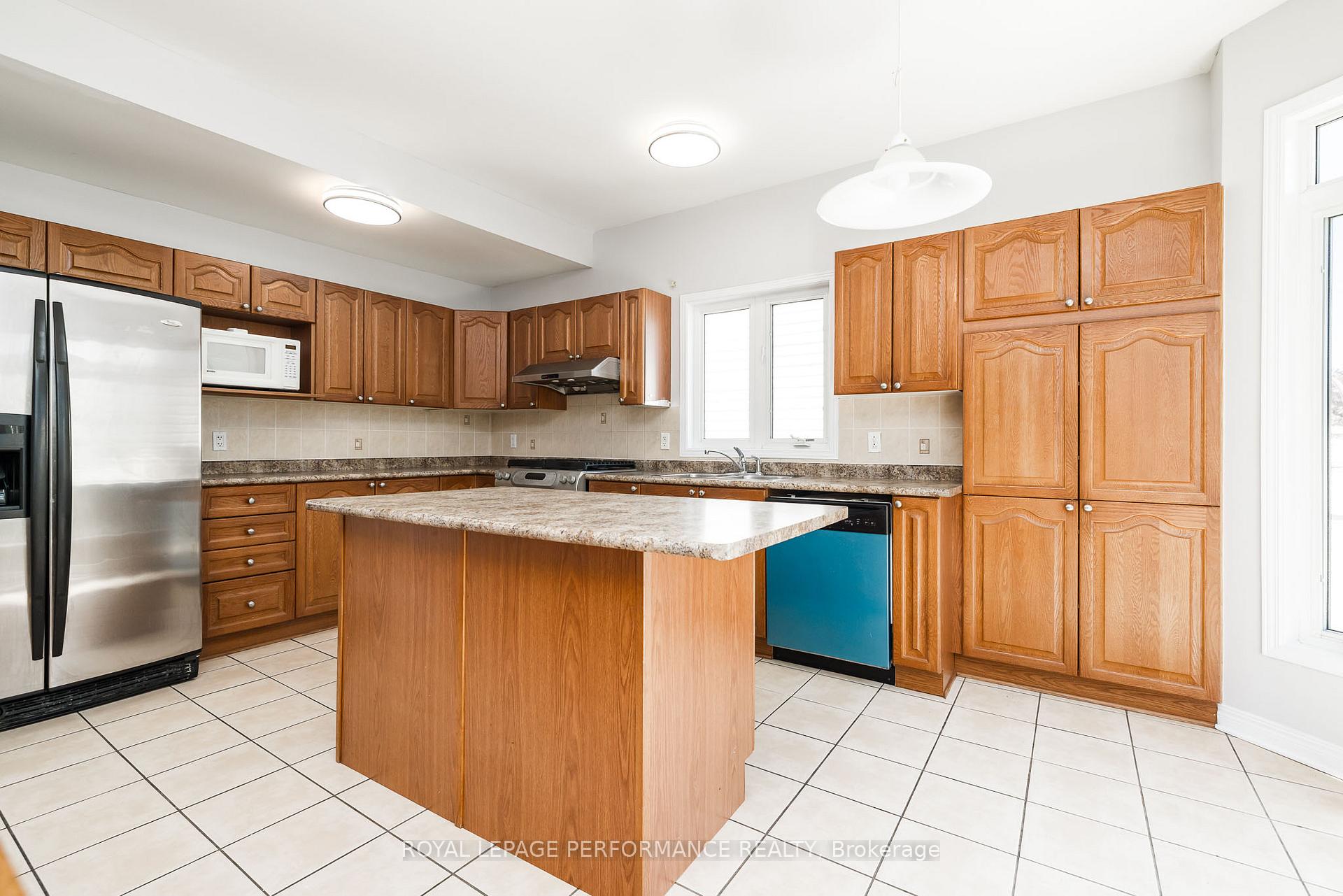 Photo 8 of 127 Finn Court, Ottawa, Ridgemont — HOMEH