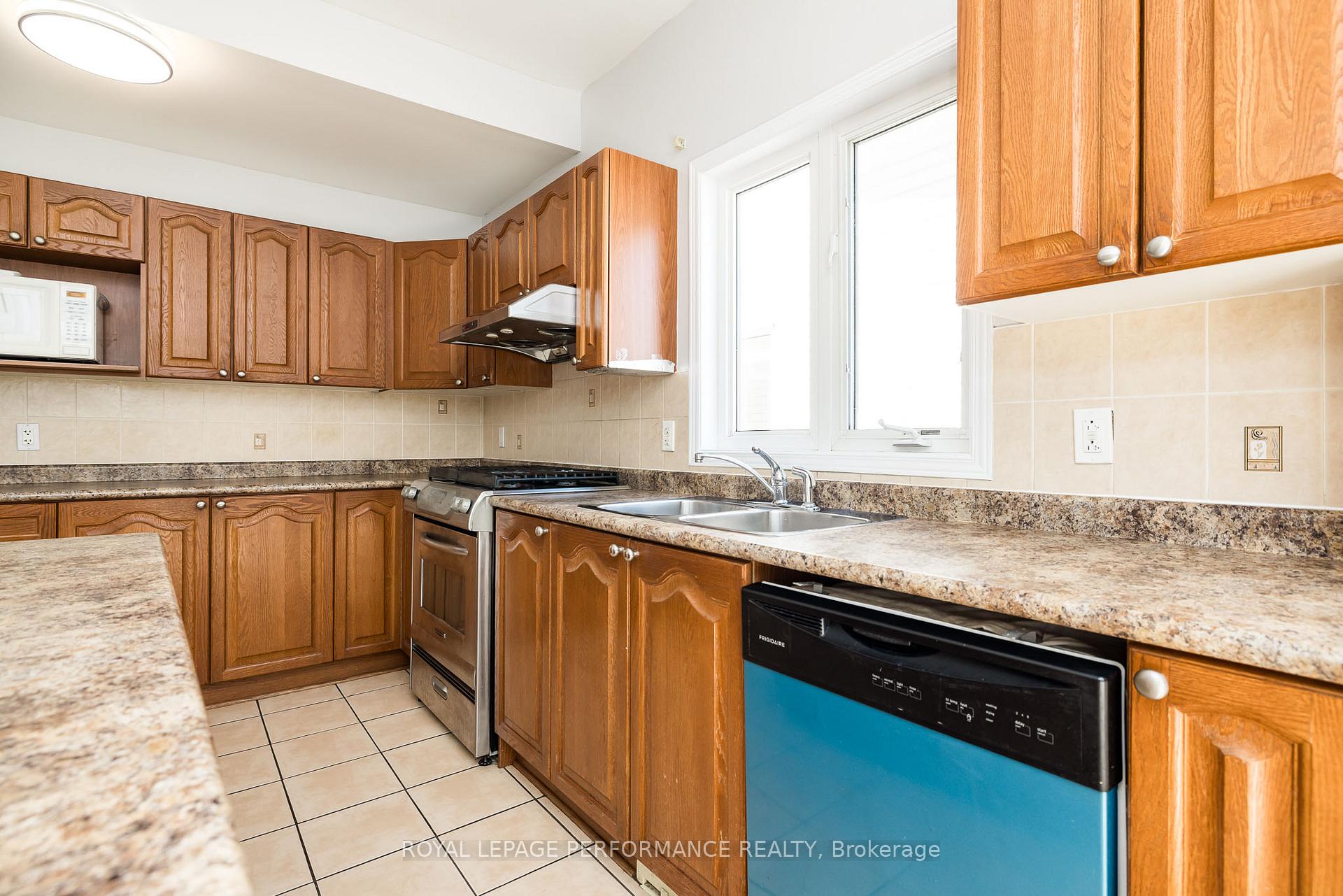 Photo 9 of 127 Finn Court, Ottawa, Ridgemont — HOMEH