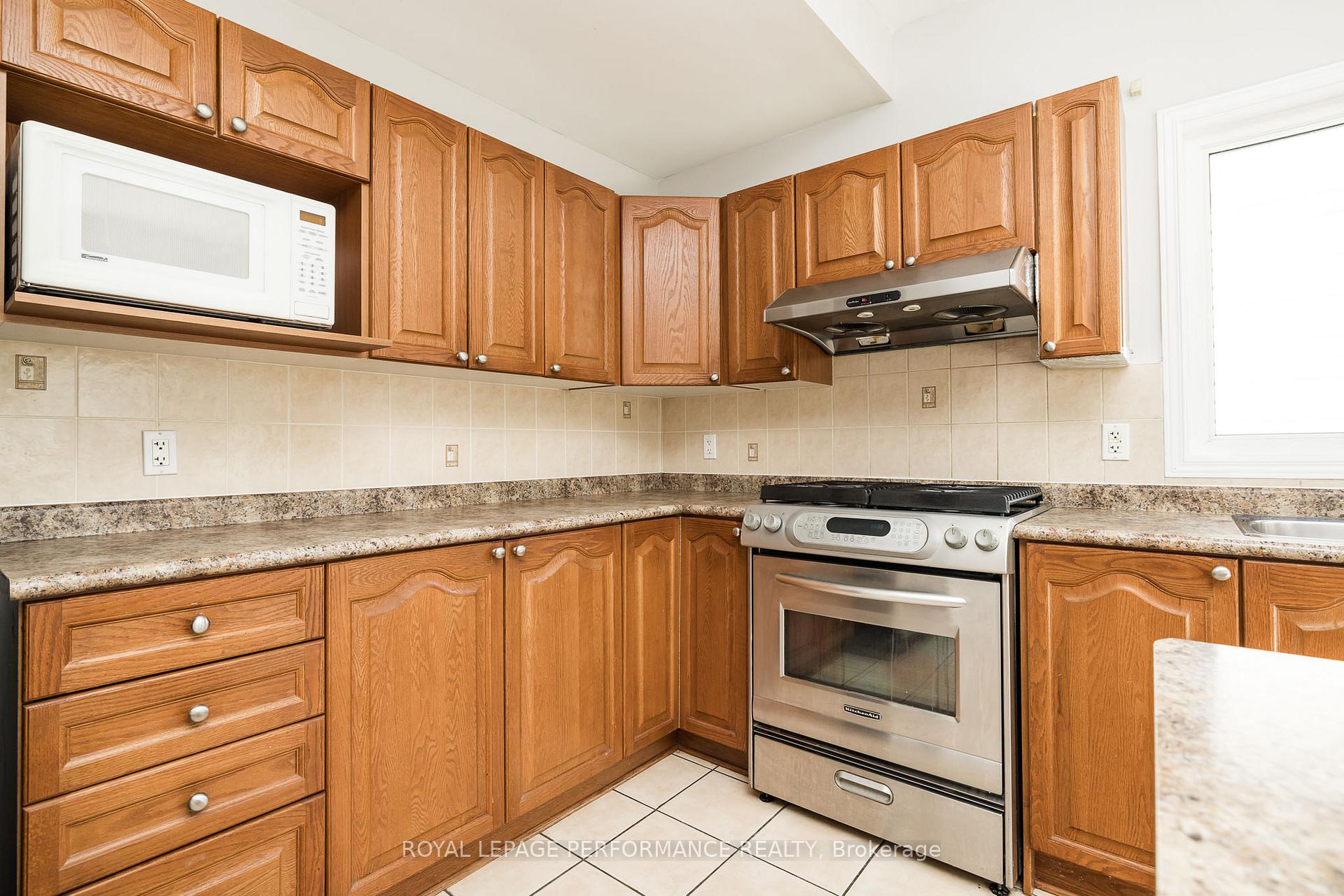 Photo 10 of 127 Finn Court, Ottawa, Ridgemont — HOMEH