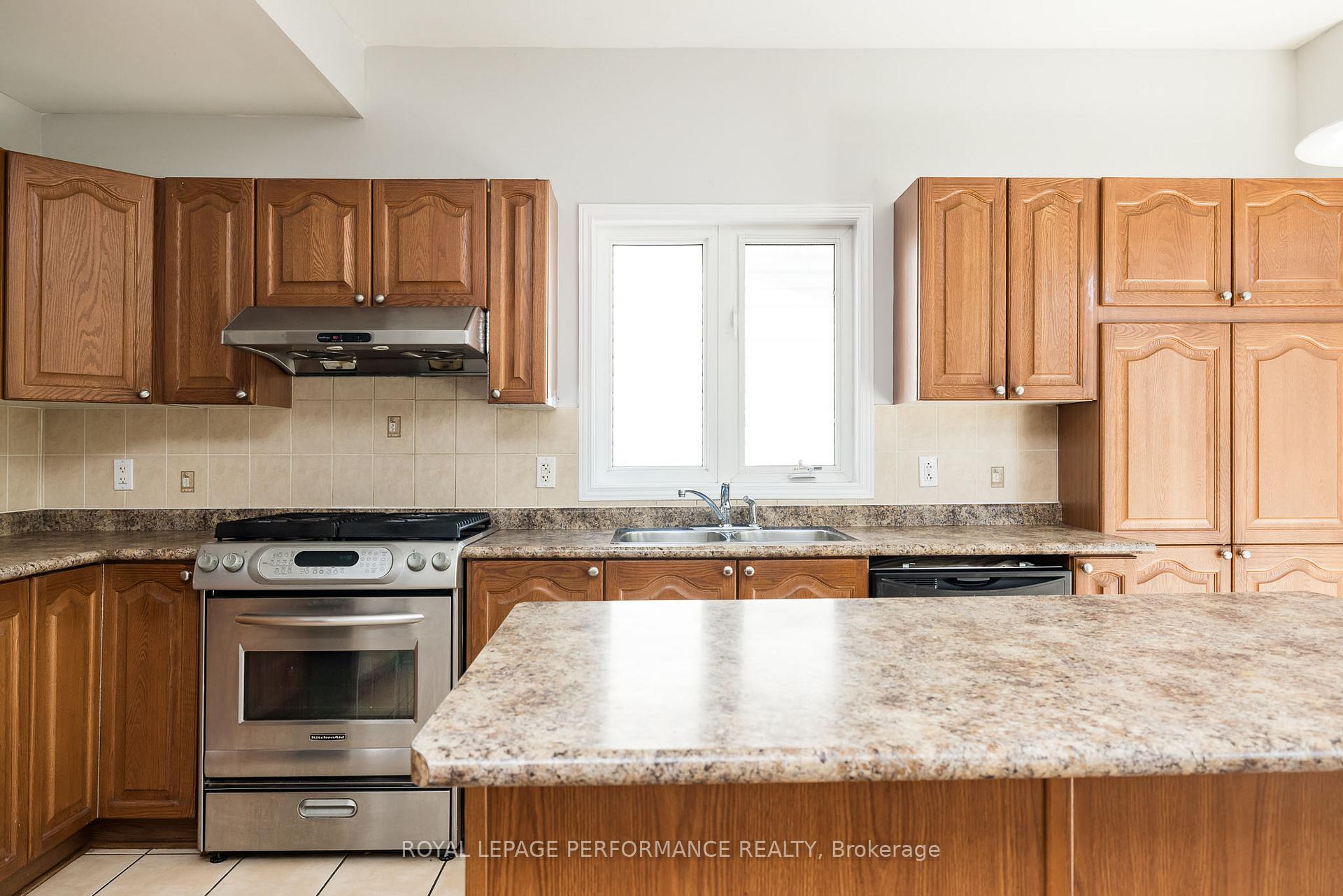 Photo 11 of 127 Finn Court, Ottawa, Ridgemont — HOMEH
