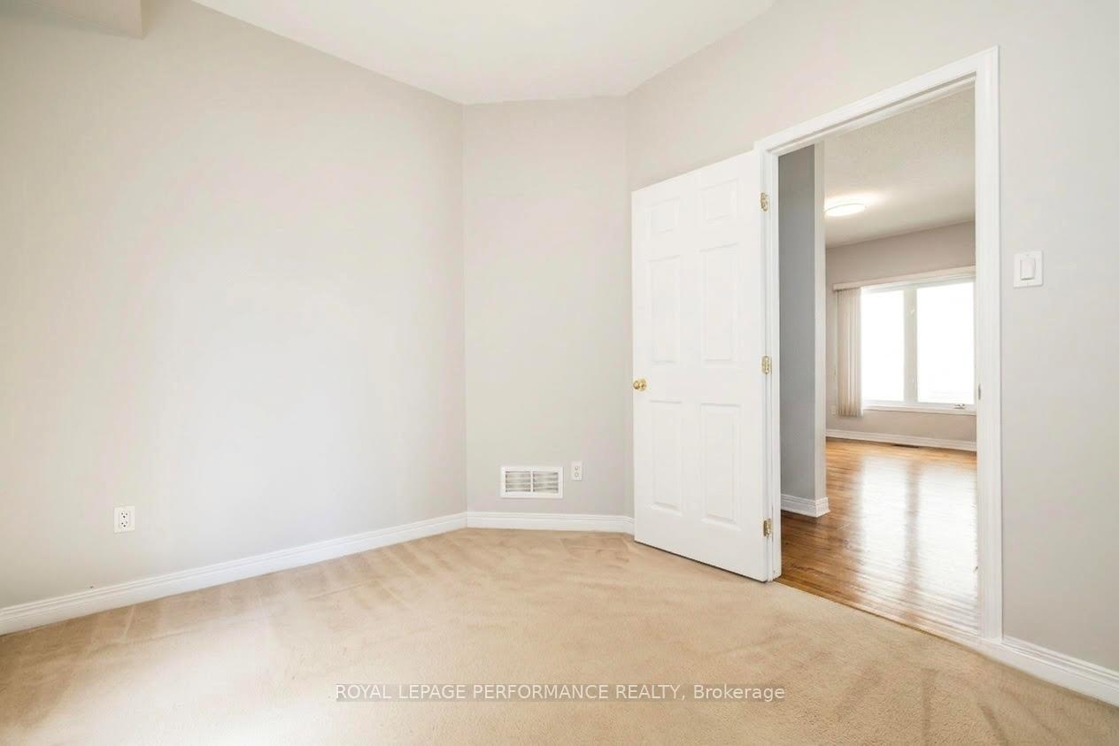 Photo 19 of 127 Finn Court, Ottawa, Ridgemont — HOMEH