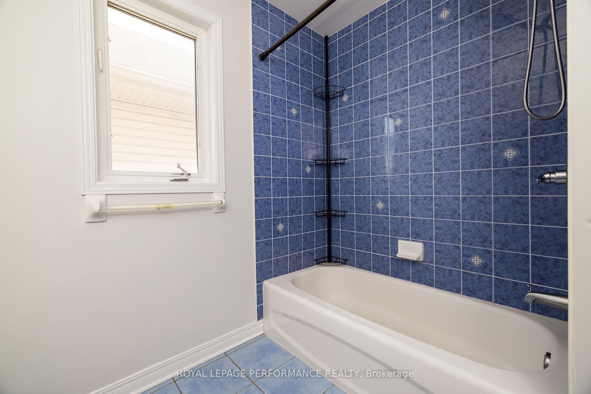 Photo 40 of 127 Finn Court, Ottawa, Ridgemont — HOMEH