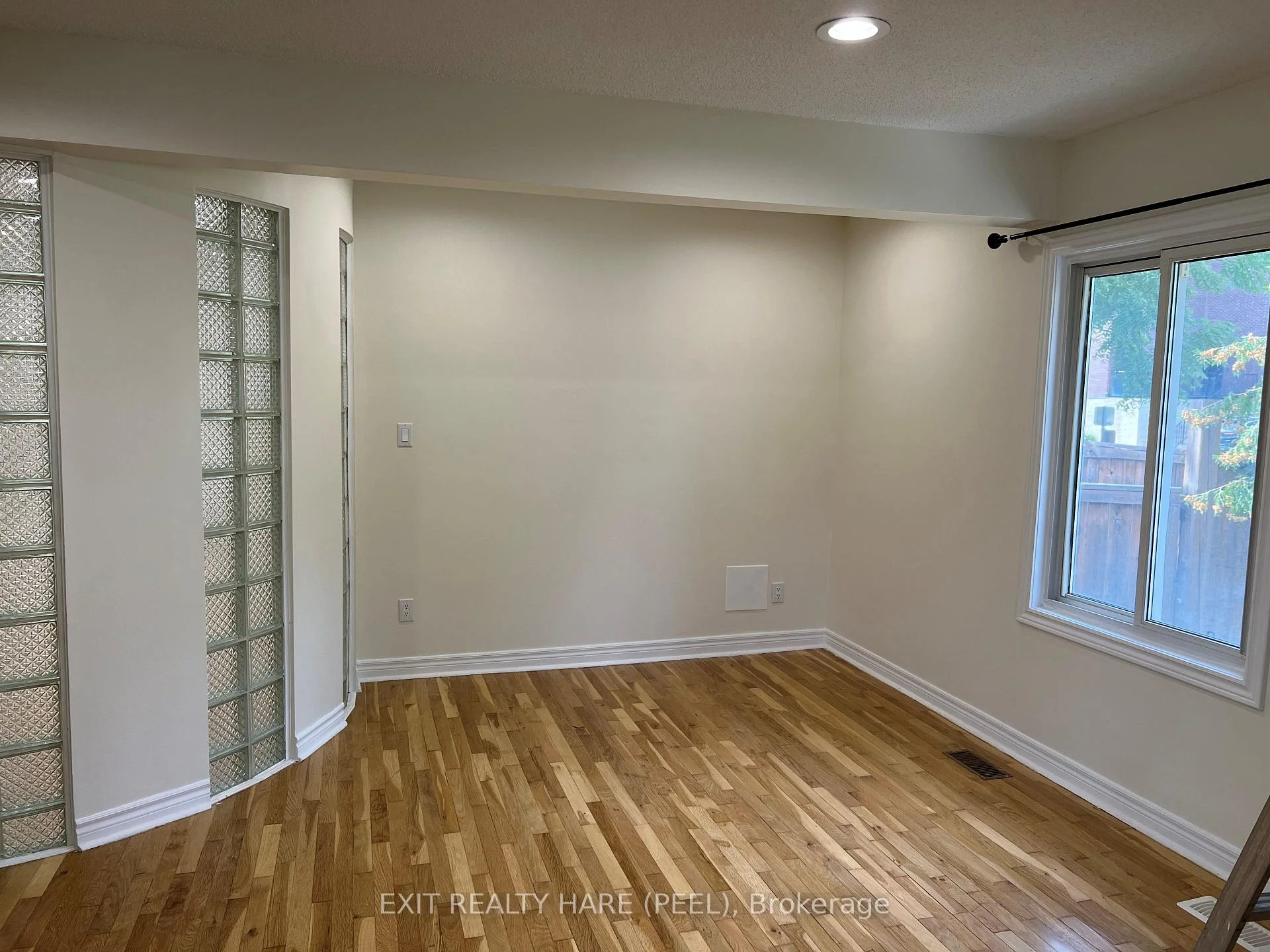 Photo 4 of 7698 Kipling Avenue, Vaughan, Vaughan Grove — HOMEH