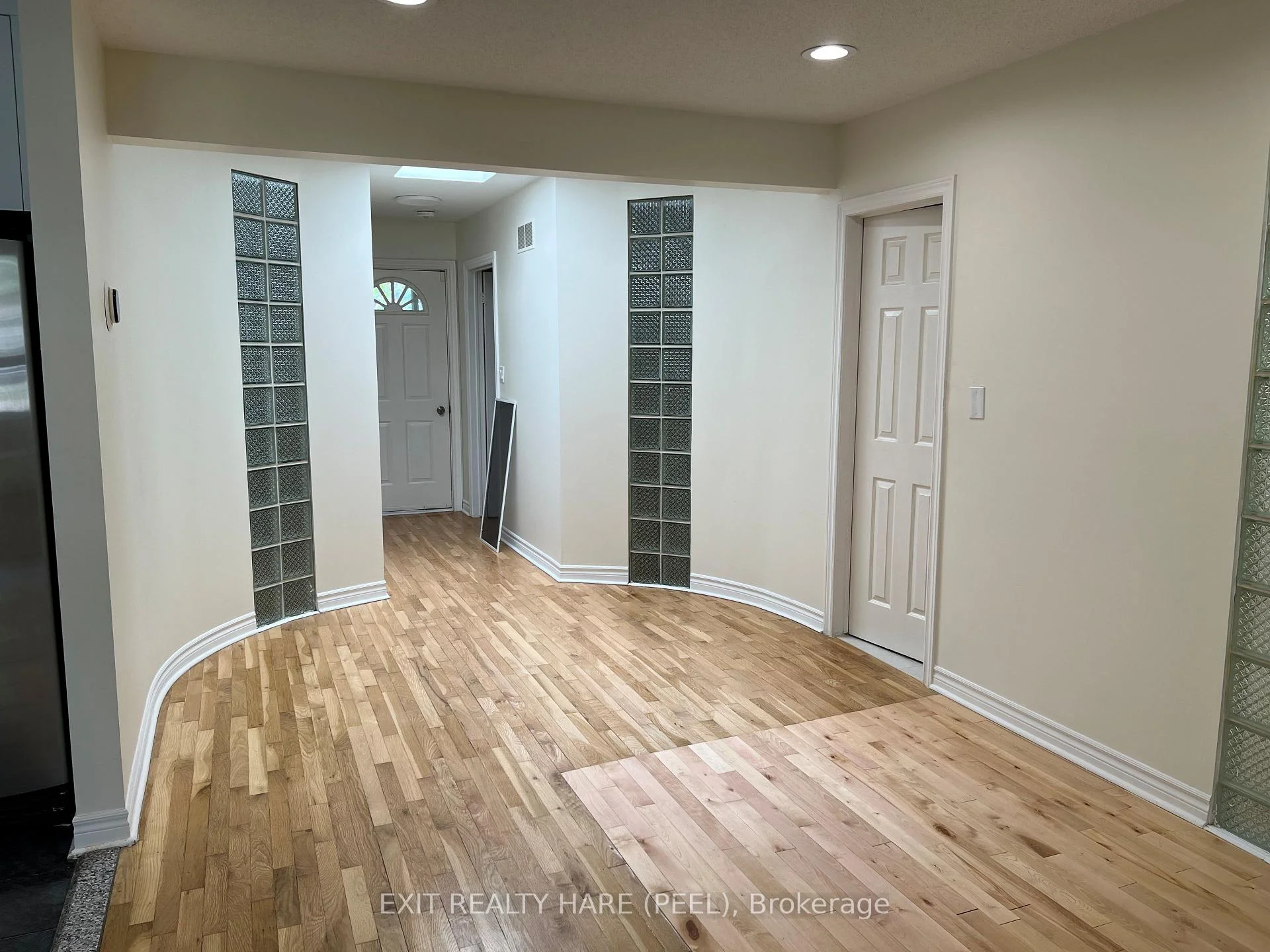 Photo 8 of 7698 Kipling Avenue, Vaughan, Vaughan Grove — HOMEH