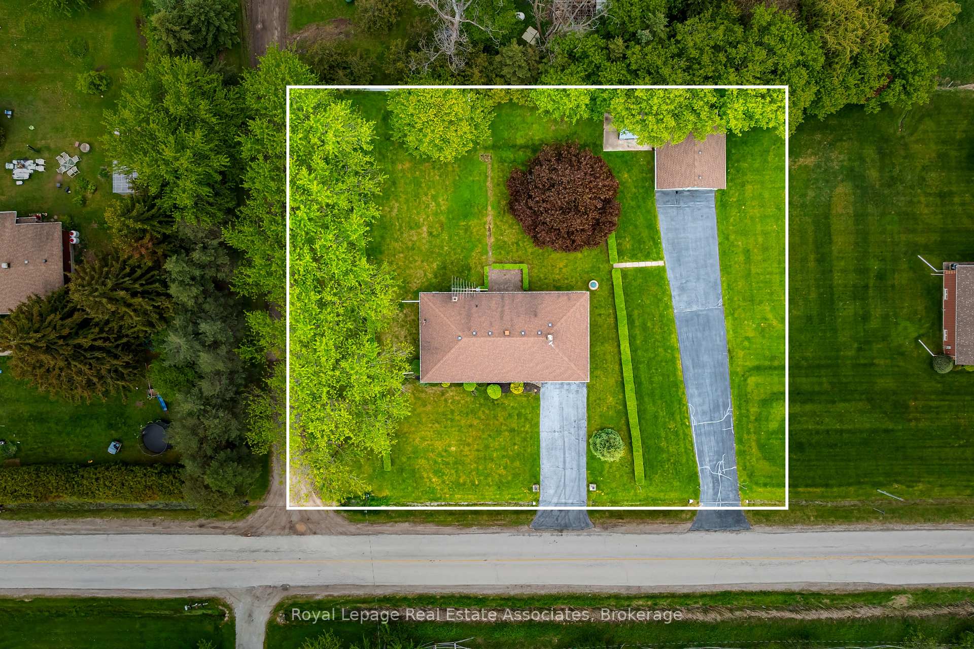 Photo 3 of 12851 9 Line, Halton Hills, Rural Halton Hills — HOMEH