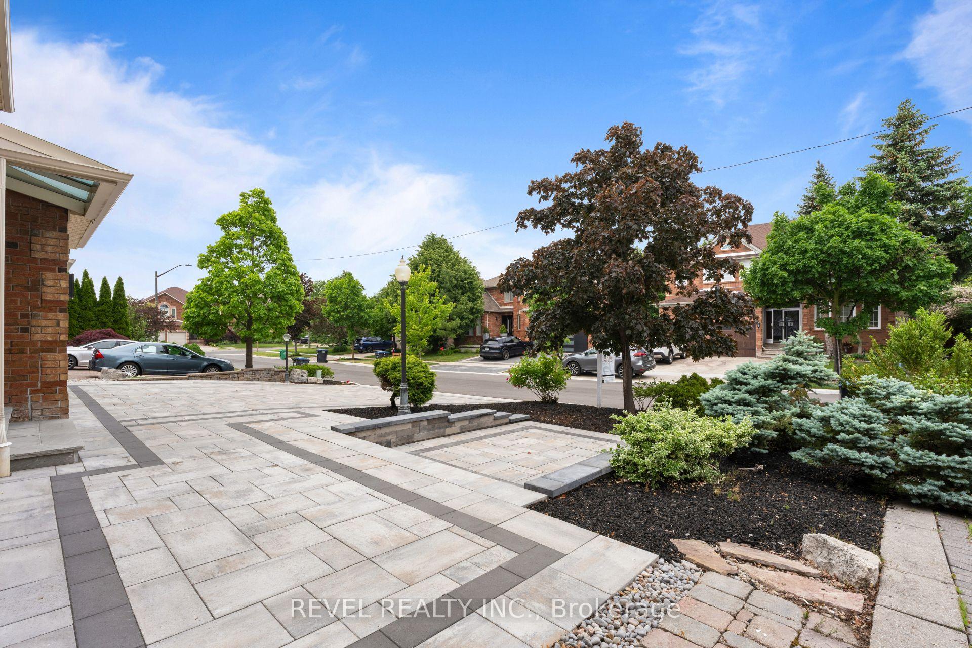 Photo 2 of 6872 Round Leaf Court, Mississauga, Lisgar — HOMEH