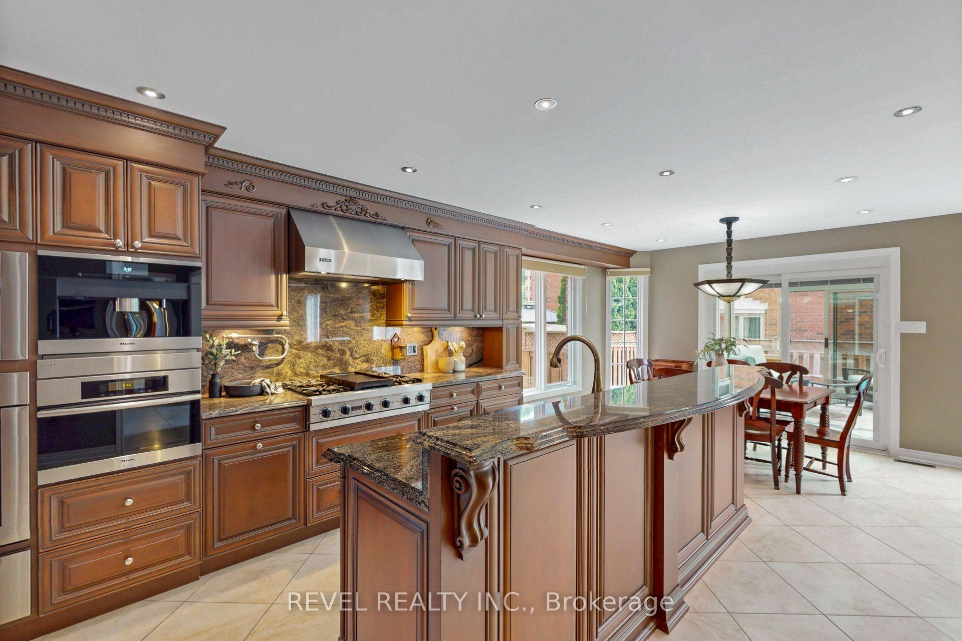 Photo 7 of 6872 Round Leaf Court, Mississauga, Lisgar — HOMEH
