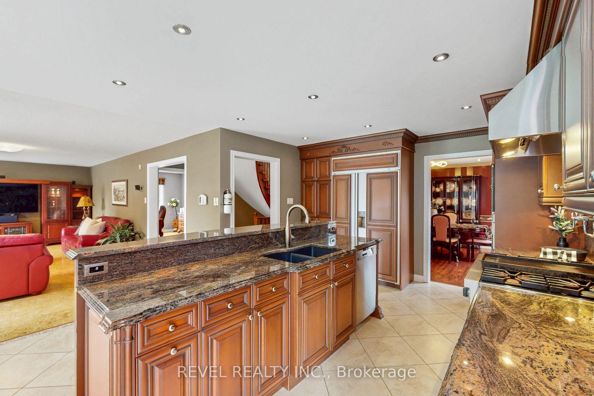 Photo 8 of 6872 Round Leaf Court, Mississauga, Lisgar — HOMEH
