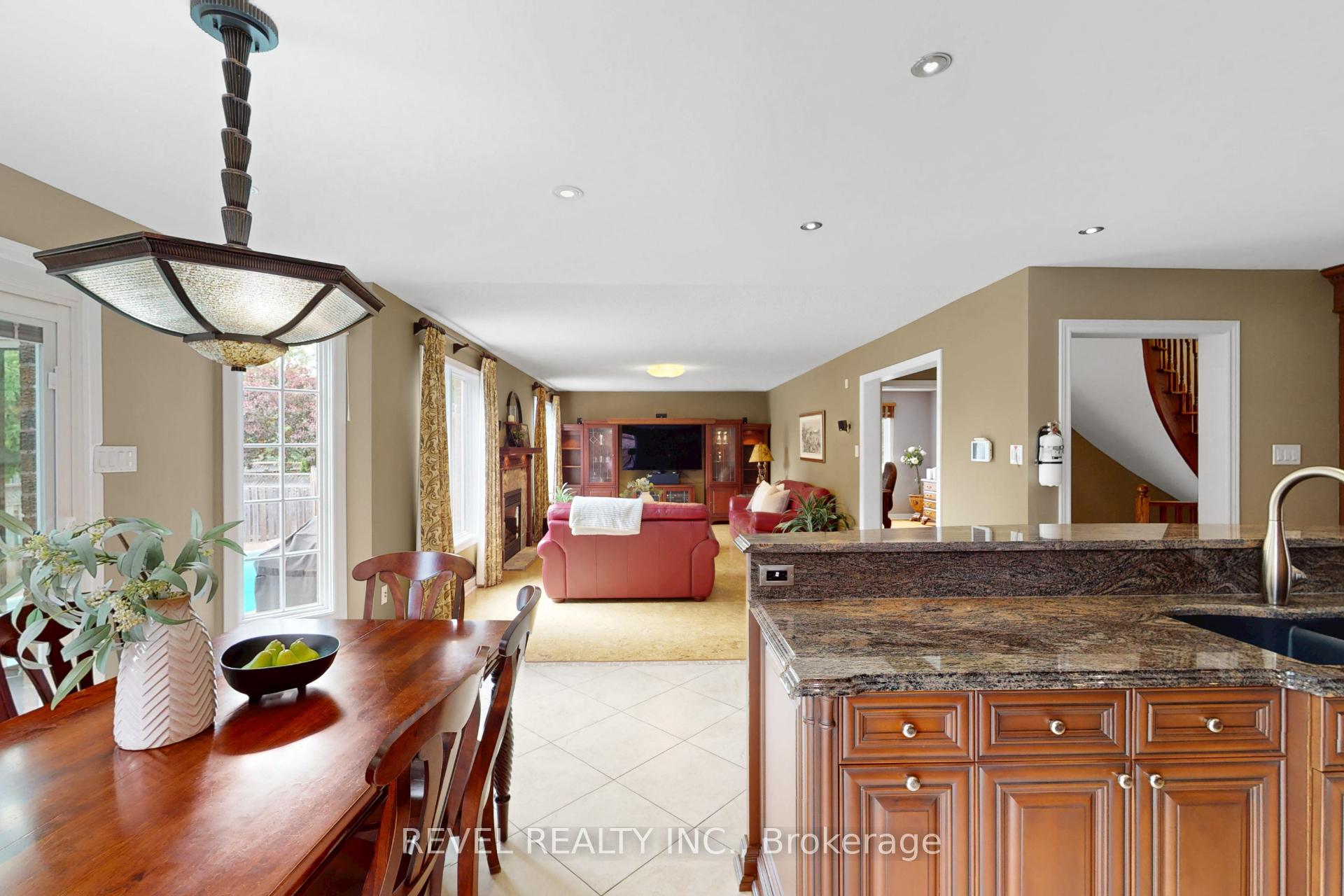 Photo 10 of 6872 Round Leaf Court, Mississauga, Lisgar — HOMEH