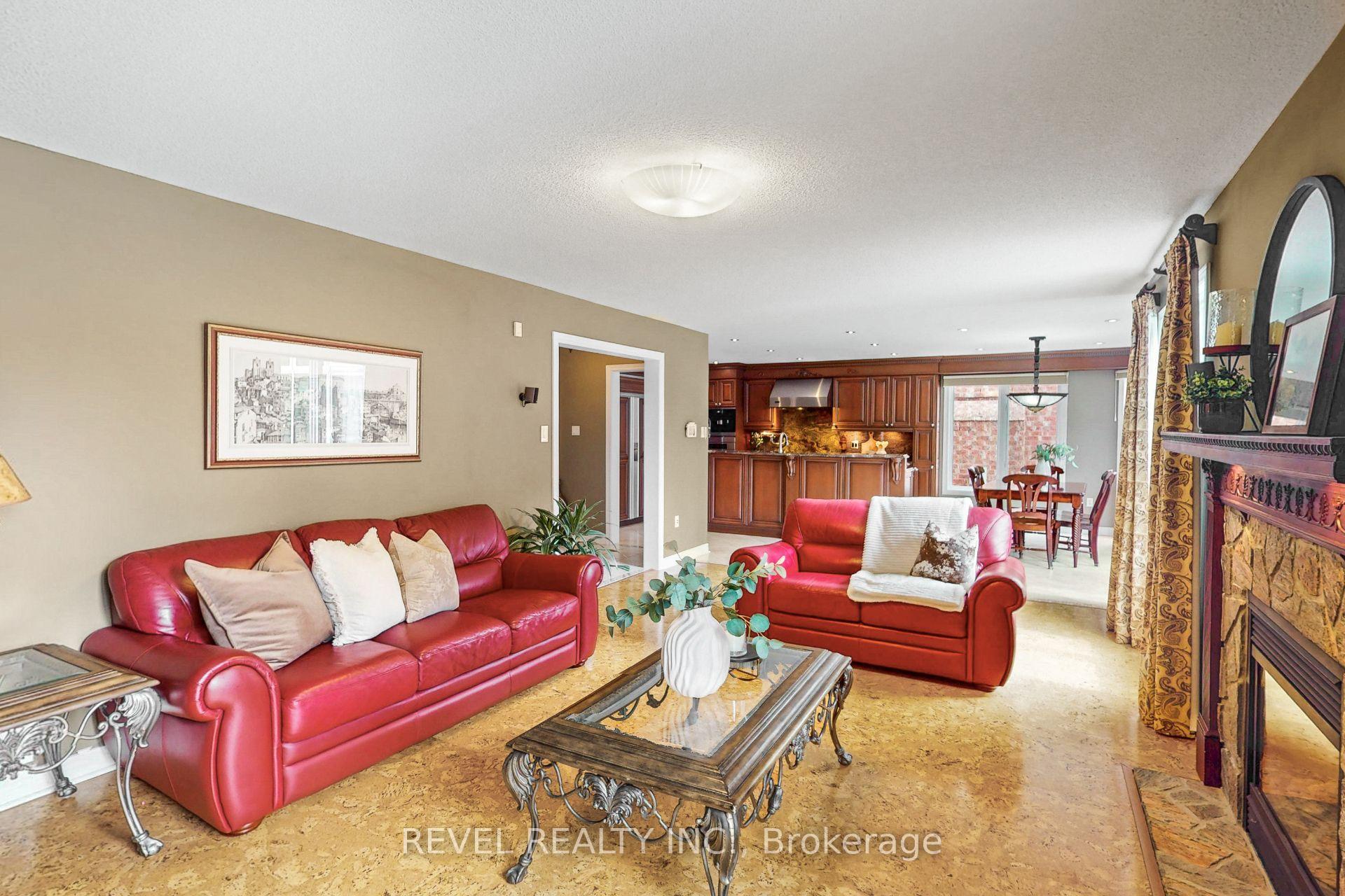 Photo 12 of 6872 Round Leaf Court, Mississauga, Lisgar — HOMEH