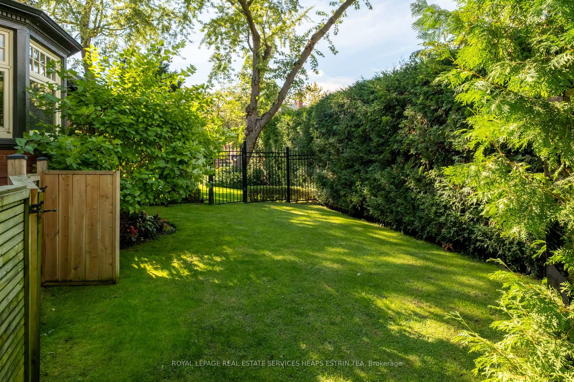 Photo 26 of 43 Maple Avenue, Toronto, Rosedale-Moore Park — HOMEH