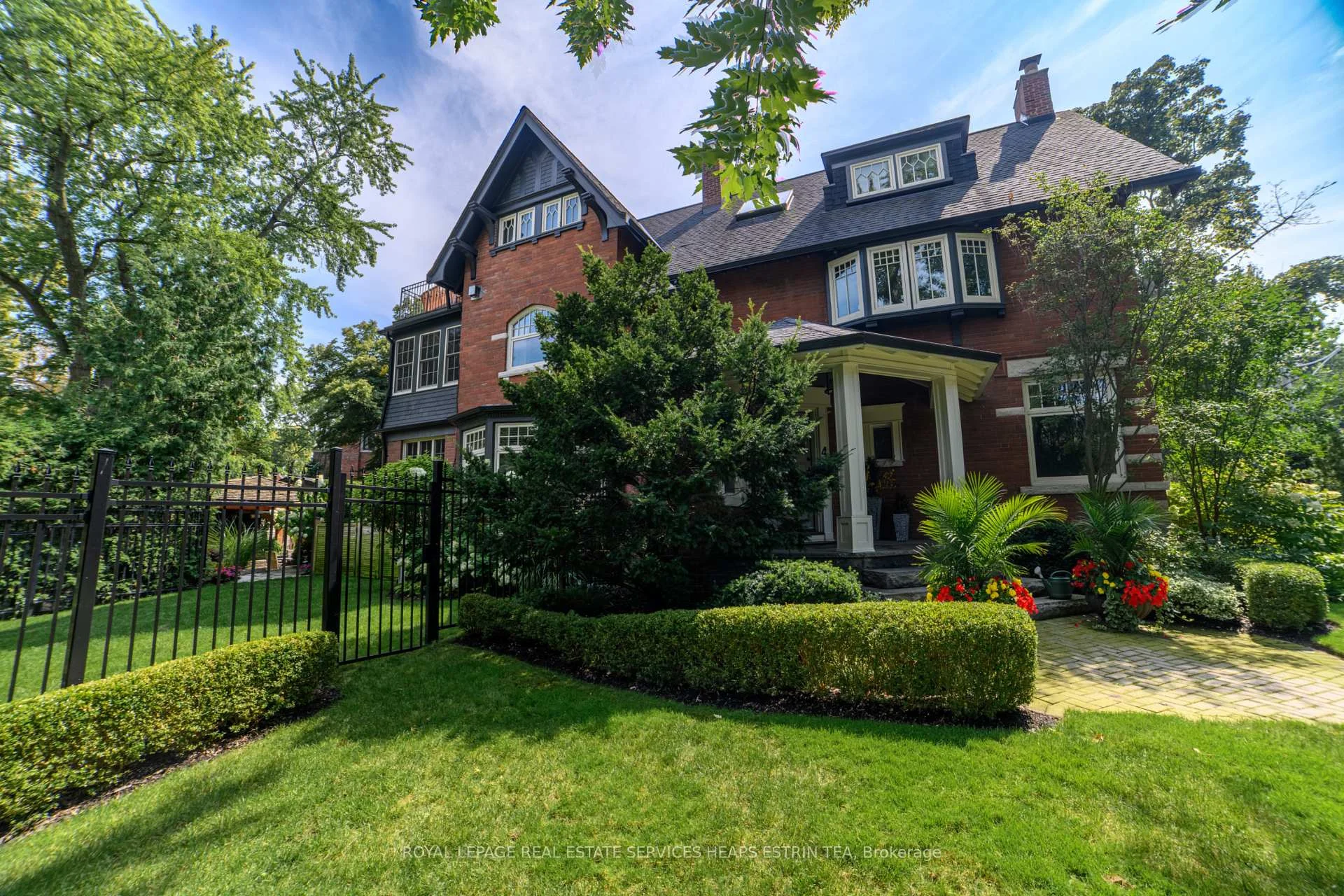 Photo 4 of 43 Maple Avenue, Toronto, Rosedale-Moore Park — HOMEH