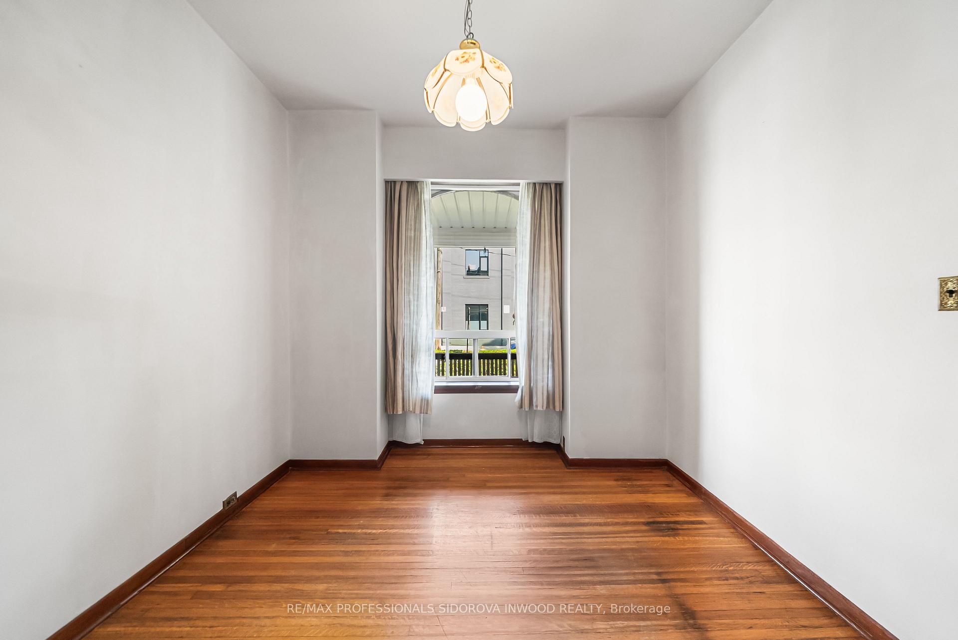 Photo 4 of 44 Golden Avenue, Toronto, Roncesvalles — HOMEH