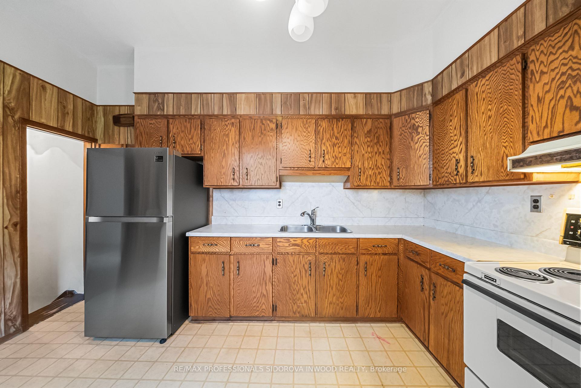 Photo 10 of 44 Golden Avenue, Toronto, Roncesvalles — HOMEH