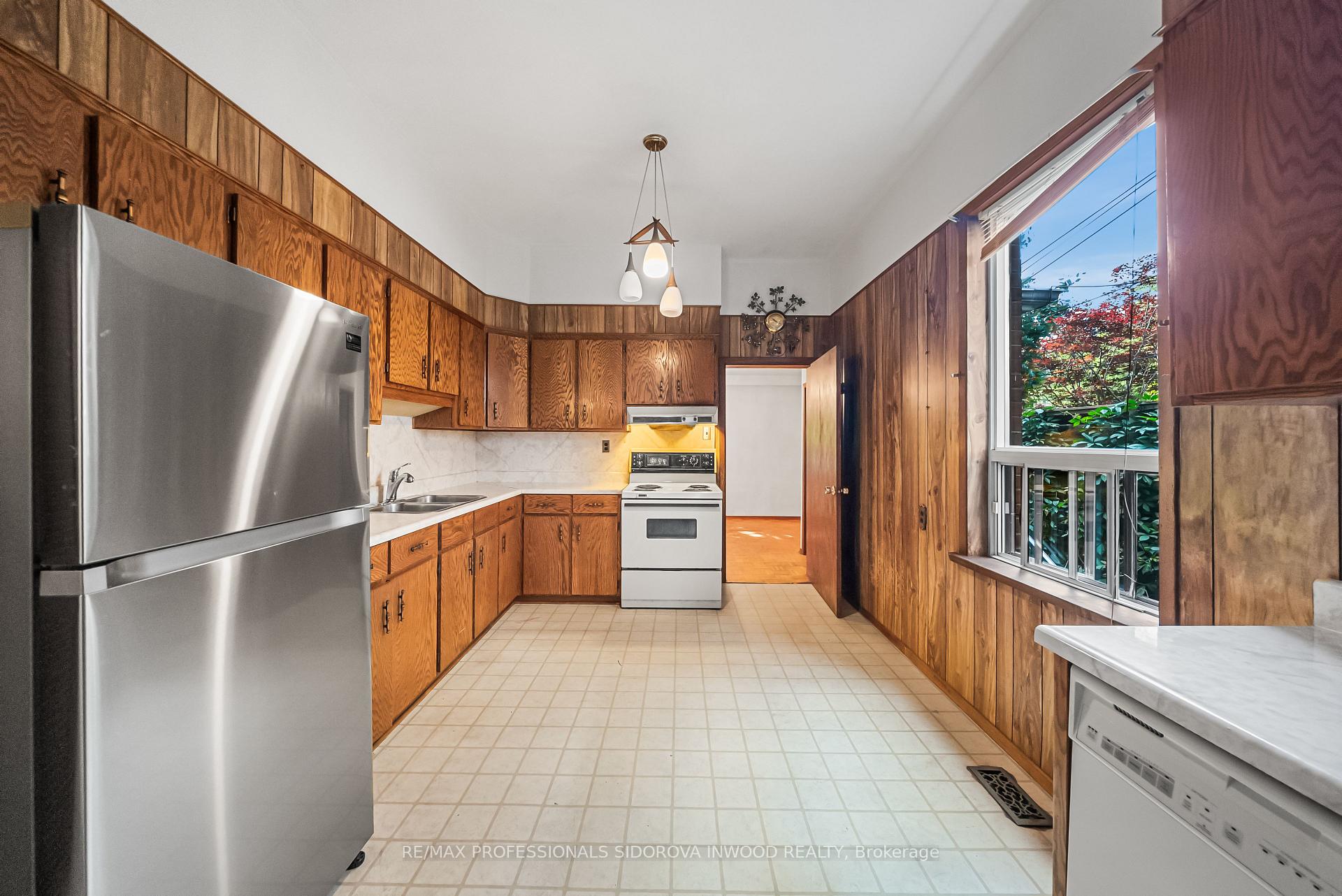 Photo 11 of 44 Golden Avenue, Toronto, Roncesvalles — HOMEH
