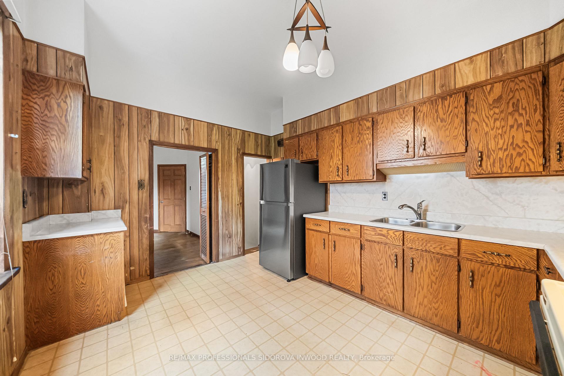 Photo 12 of 44 Golden Avenue, Toronto, Roncesvalles — HOMEH
