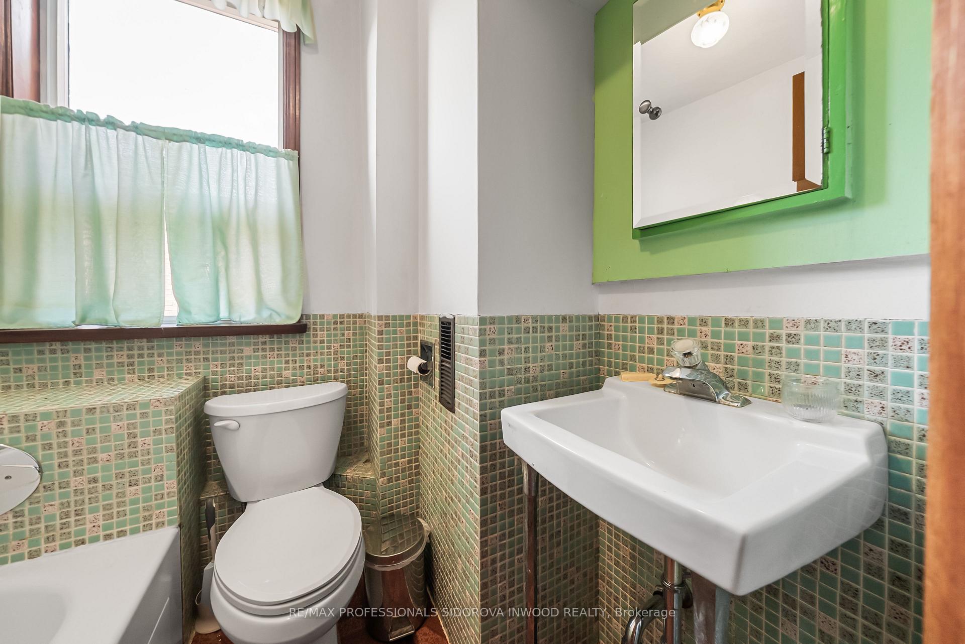 Photo 18 of 44 Golden Avenue, Toronto, Roncesvalles — HOMEH