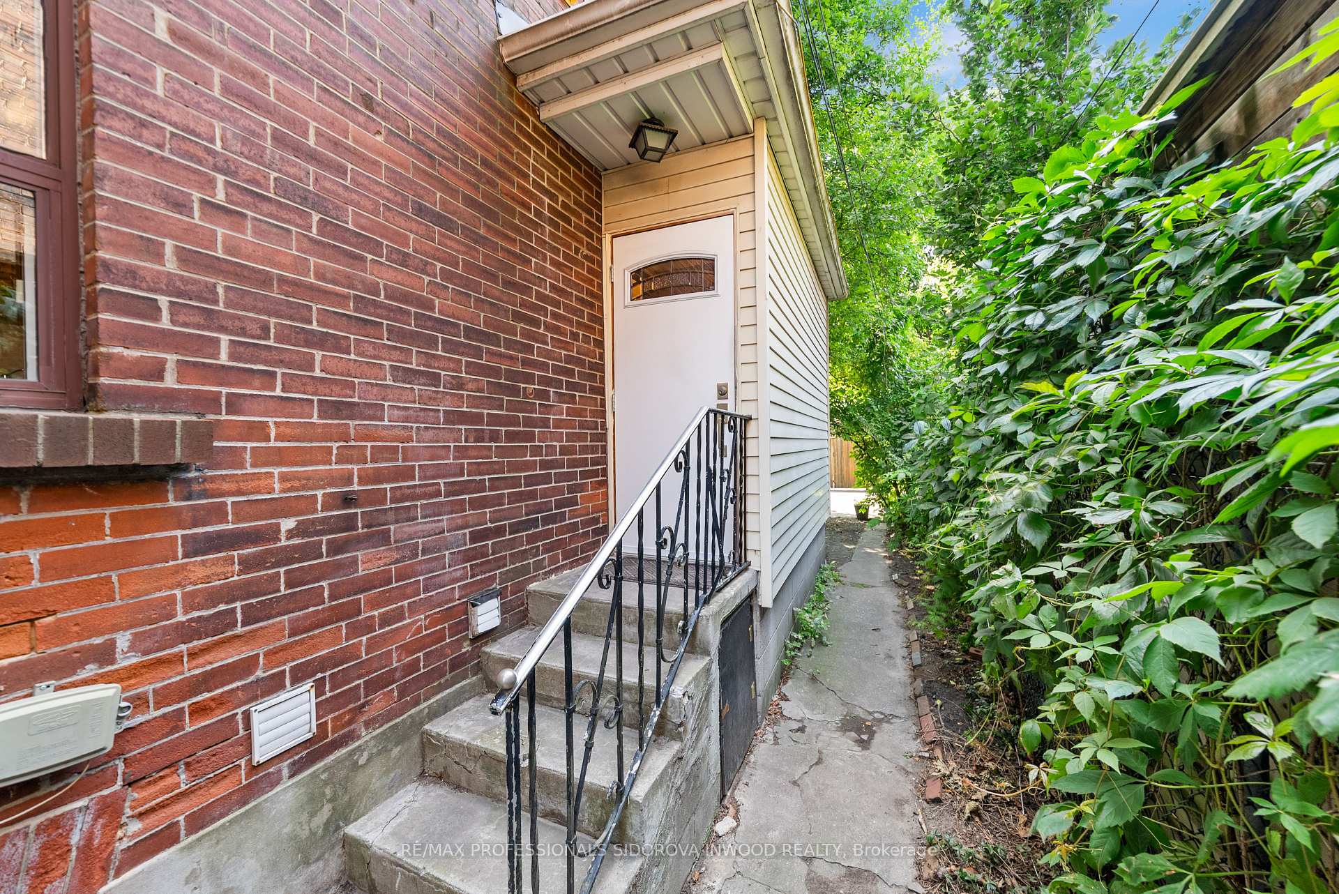 Photo 34 of 44 Golden Avenue, Toronto, Roncesvalles — HOMEH