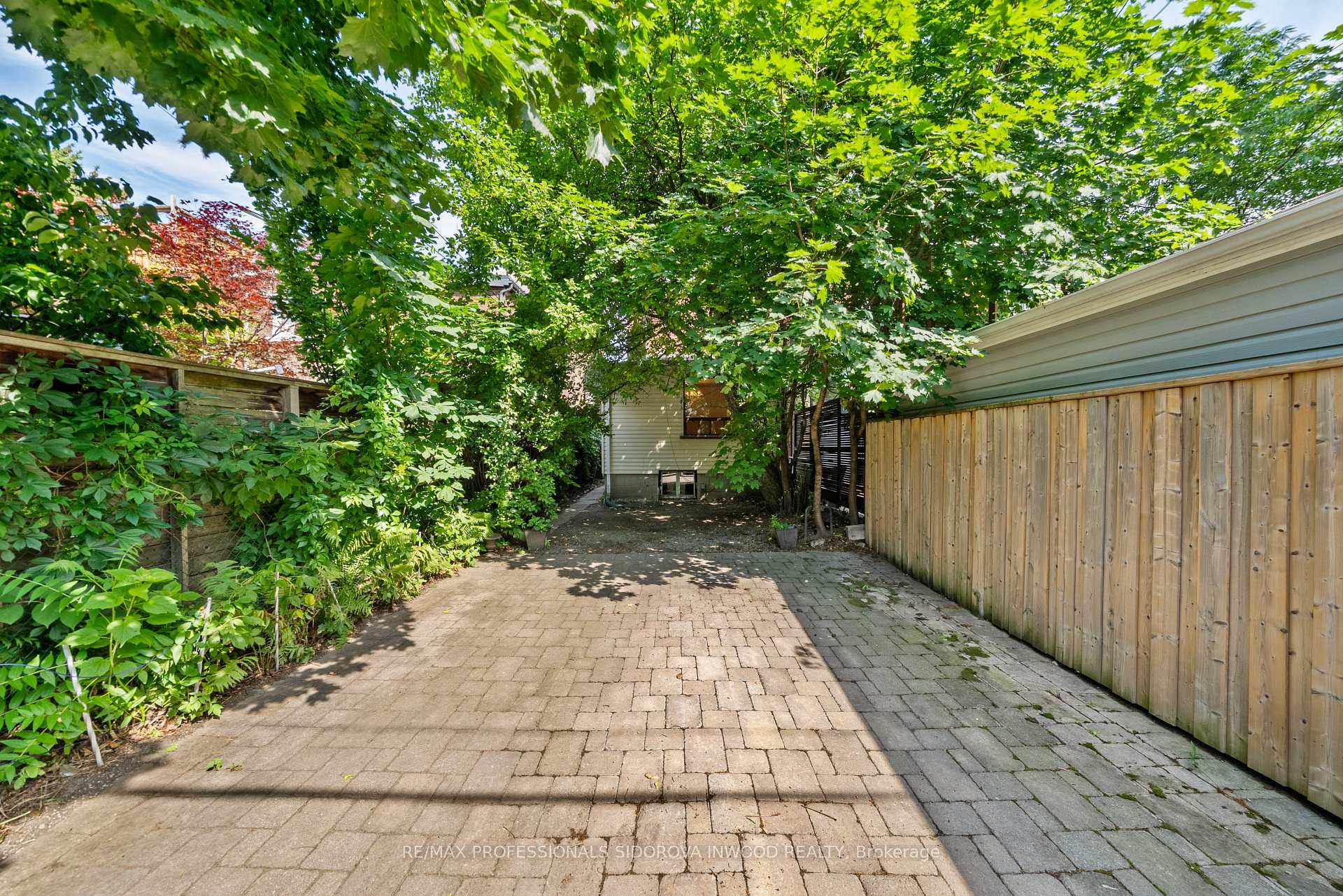 Photo 36 of 44 Golden Avenue, Toronto, Roncesvalles — HOMEH