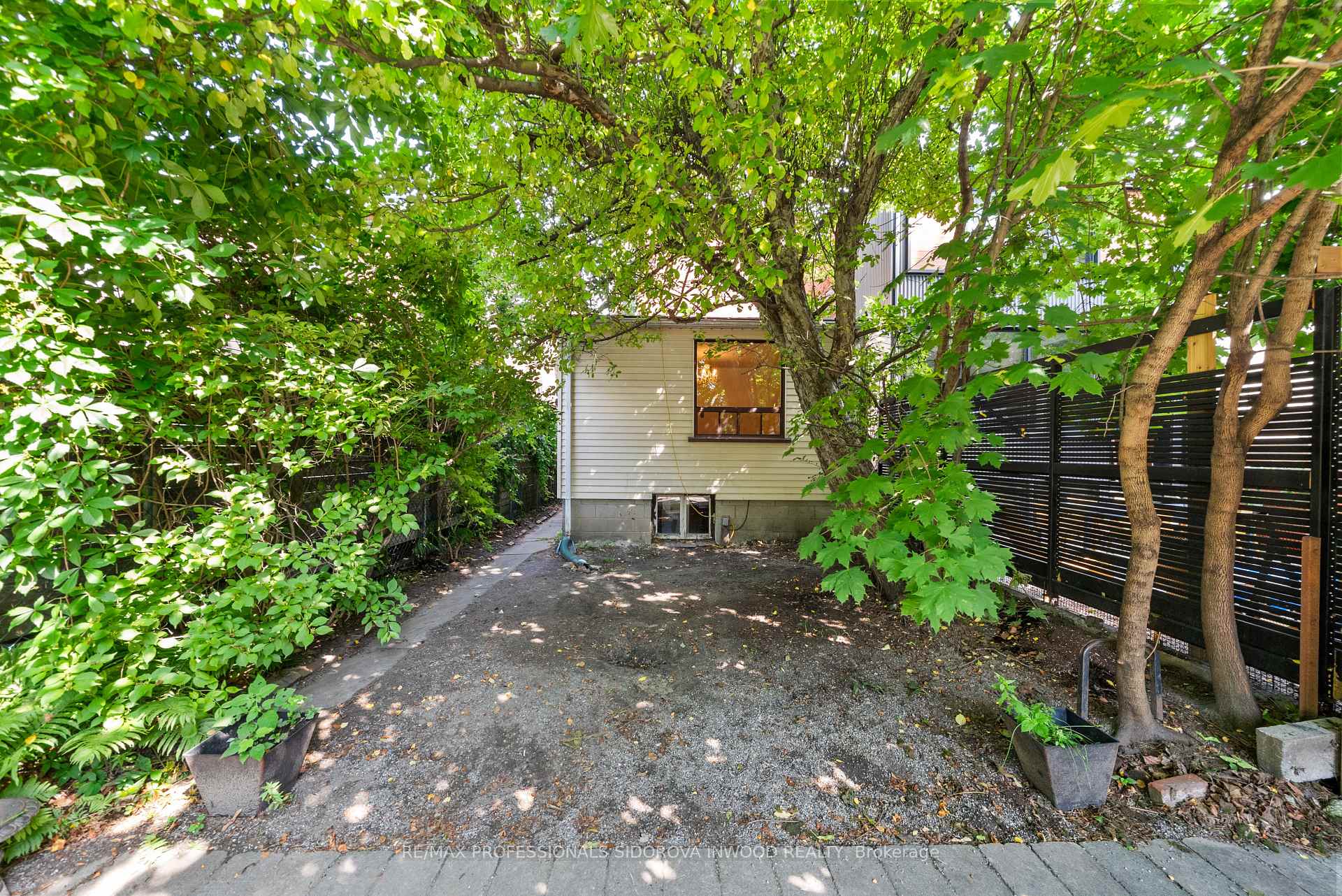 Photo 37 of 44 Golden Avenue, Toronto, Roncesvalles — HOMEH