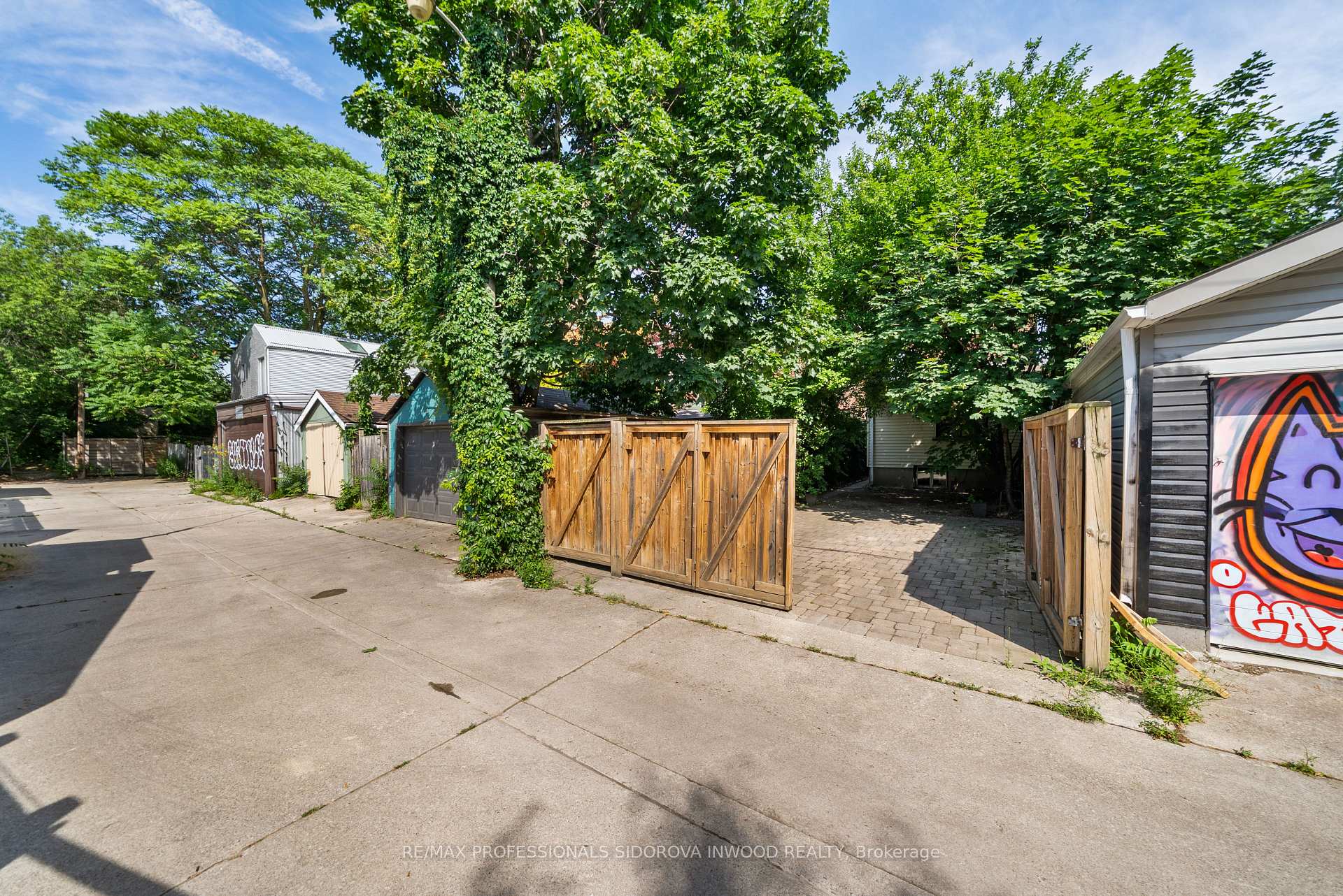 Photo 40 of 44 Golden Avenue, Toronto, Roncesvalles — HOMEH