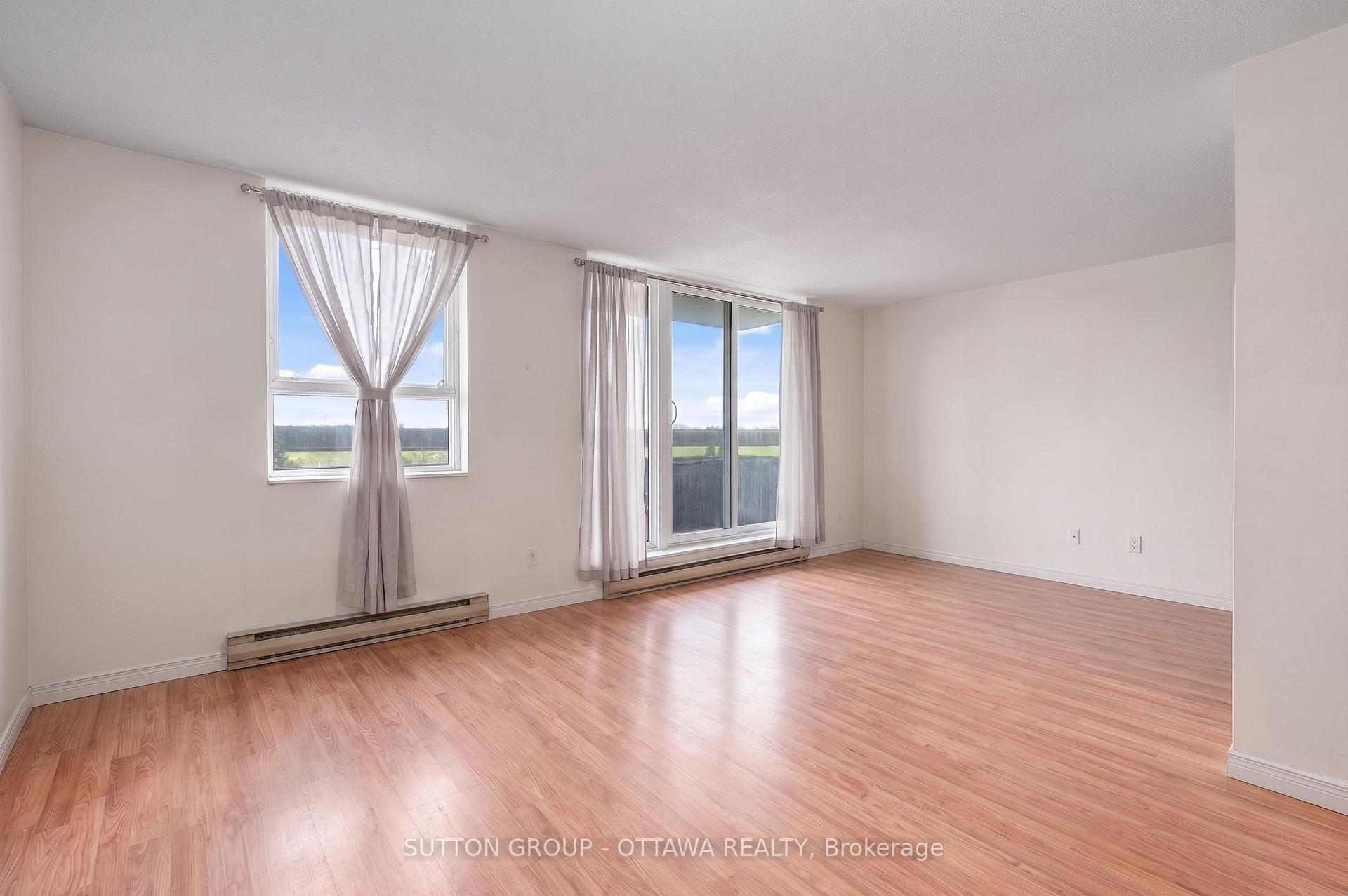 Photo 3 of Unit 516, 2000 Jasmine Crescent, Ottawa, Beacon Hill South — HOMEH