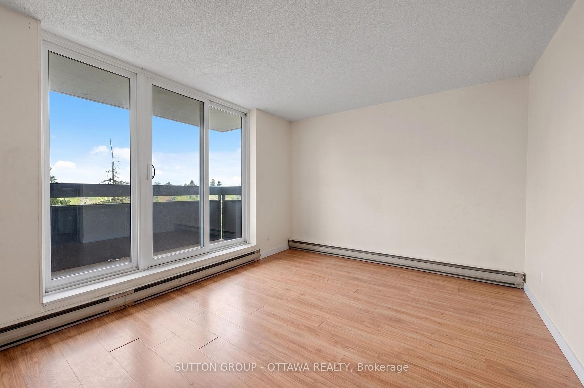 Photo 4 of Unit 516, 2000 Jasmine Crescent, Ottawa, Beacon Hill South — HOMEH