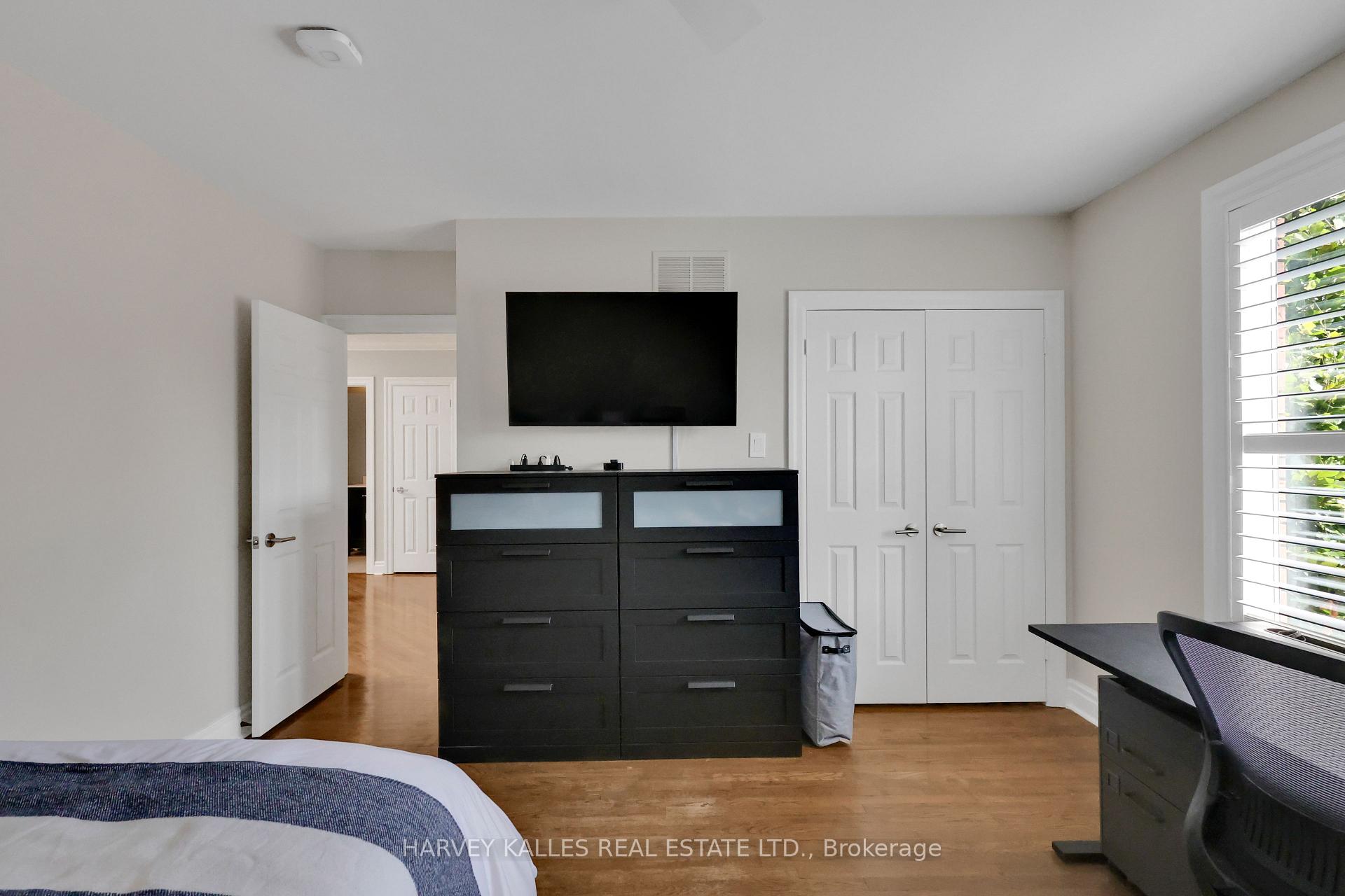 Photo 33 of 254 Yonge Boulevard, Toronto, Bedford Park-Nortown — HOMEH