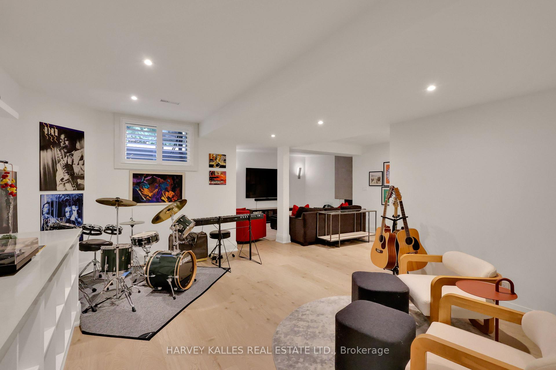 Photo 37 of 254 Yonge Boulevard, Toronto, Bedford Park-Nortown — HOMEH