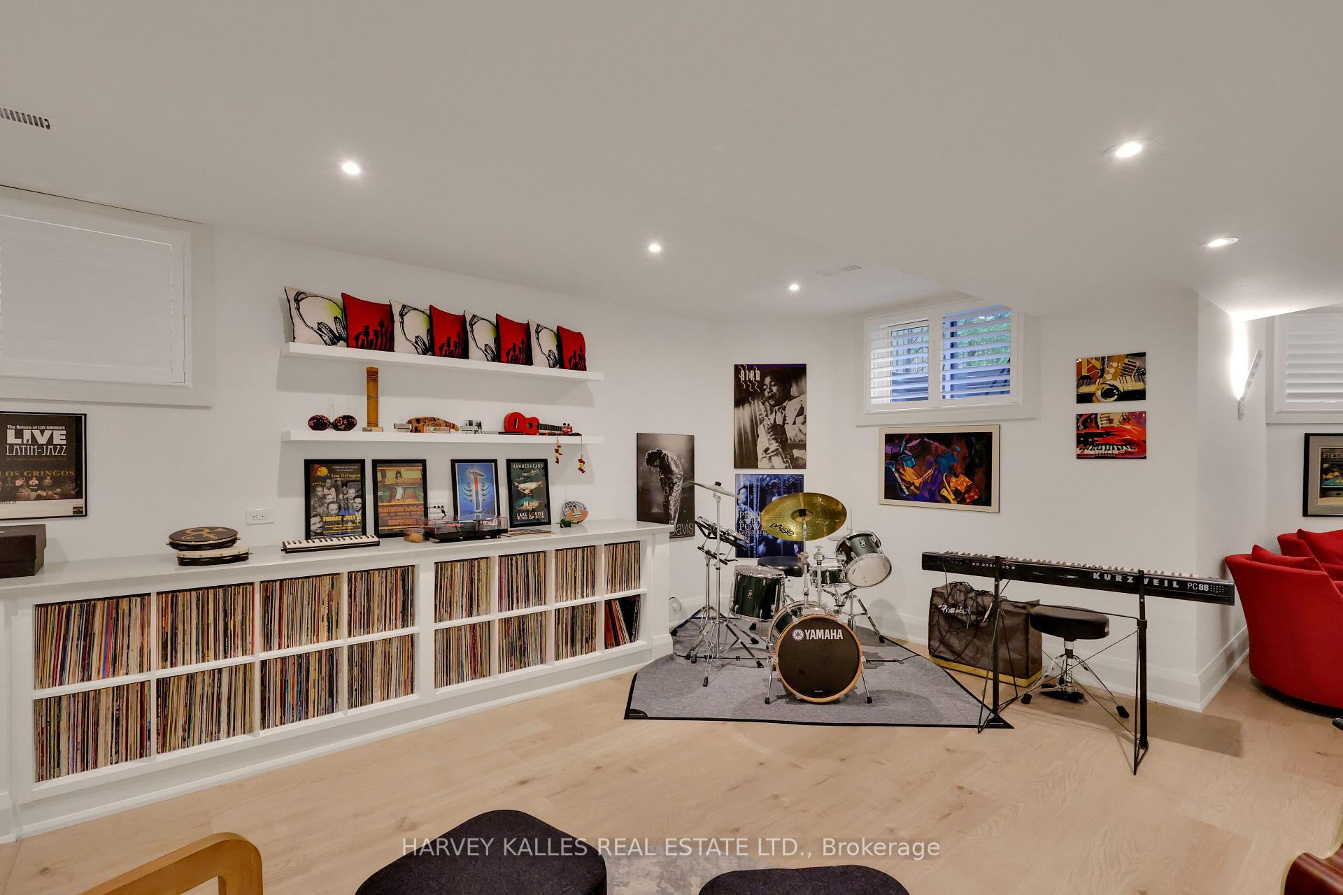 Photo 38 of 254 Yonge Boulevard, Toronto, Bedford Park-Nortown — HOMEH