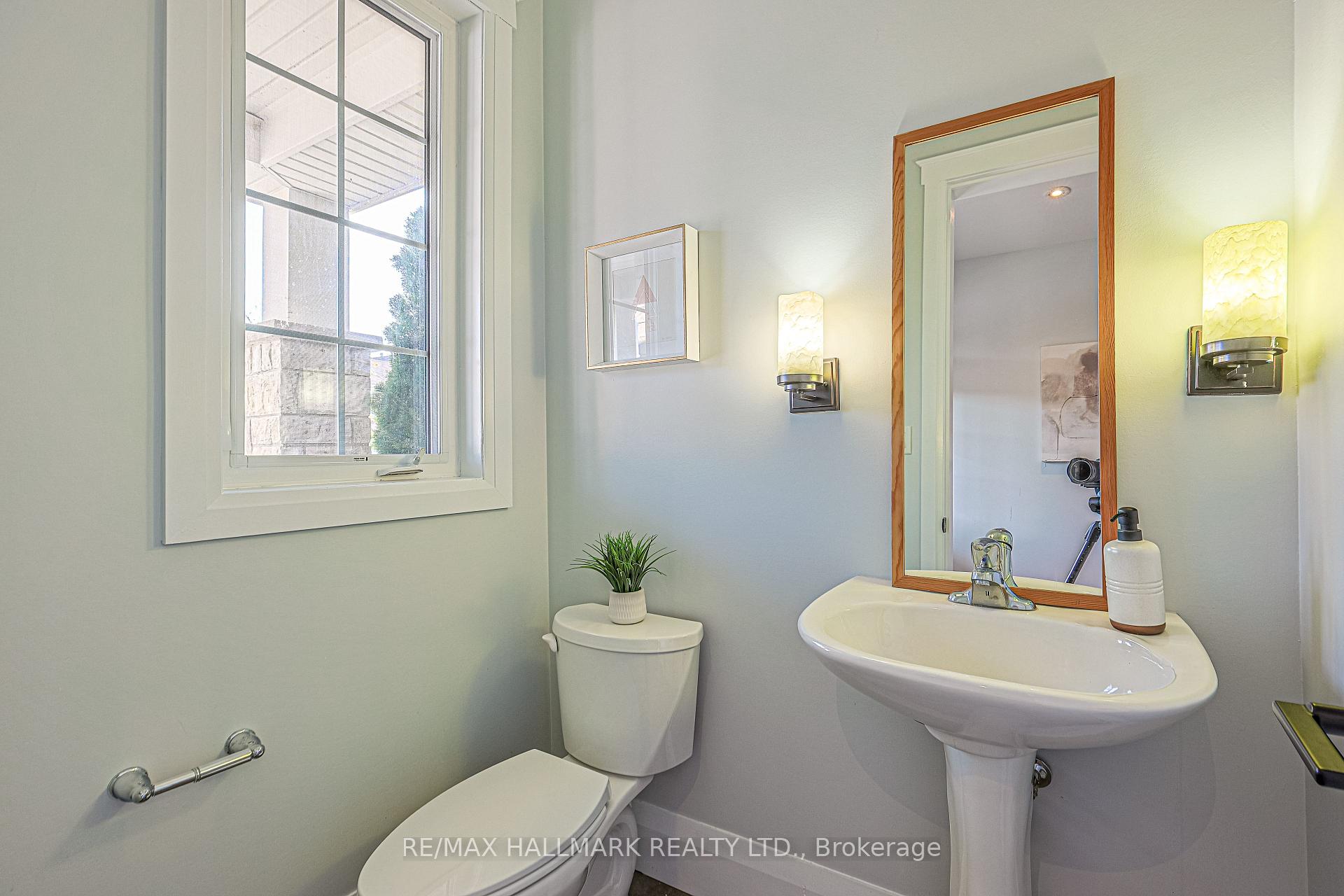 Photo 5 of 315 Thomas Phillips Drive, Aurora, Rural Aurora — HOMEH