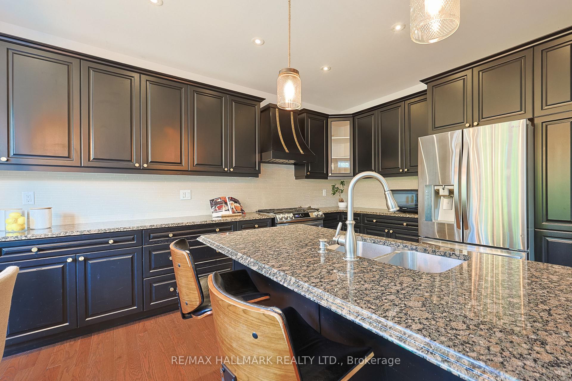 Photo 13 of 315 Thomas Phillips Drive, Aurora, Rural Aurora — HOMEH